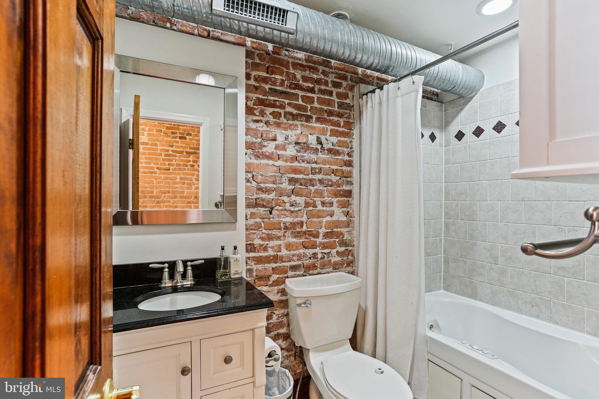 LOCUST POINT - Residential