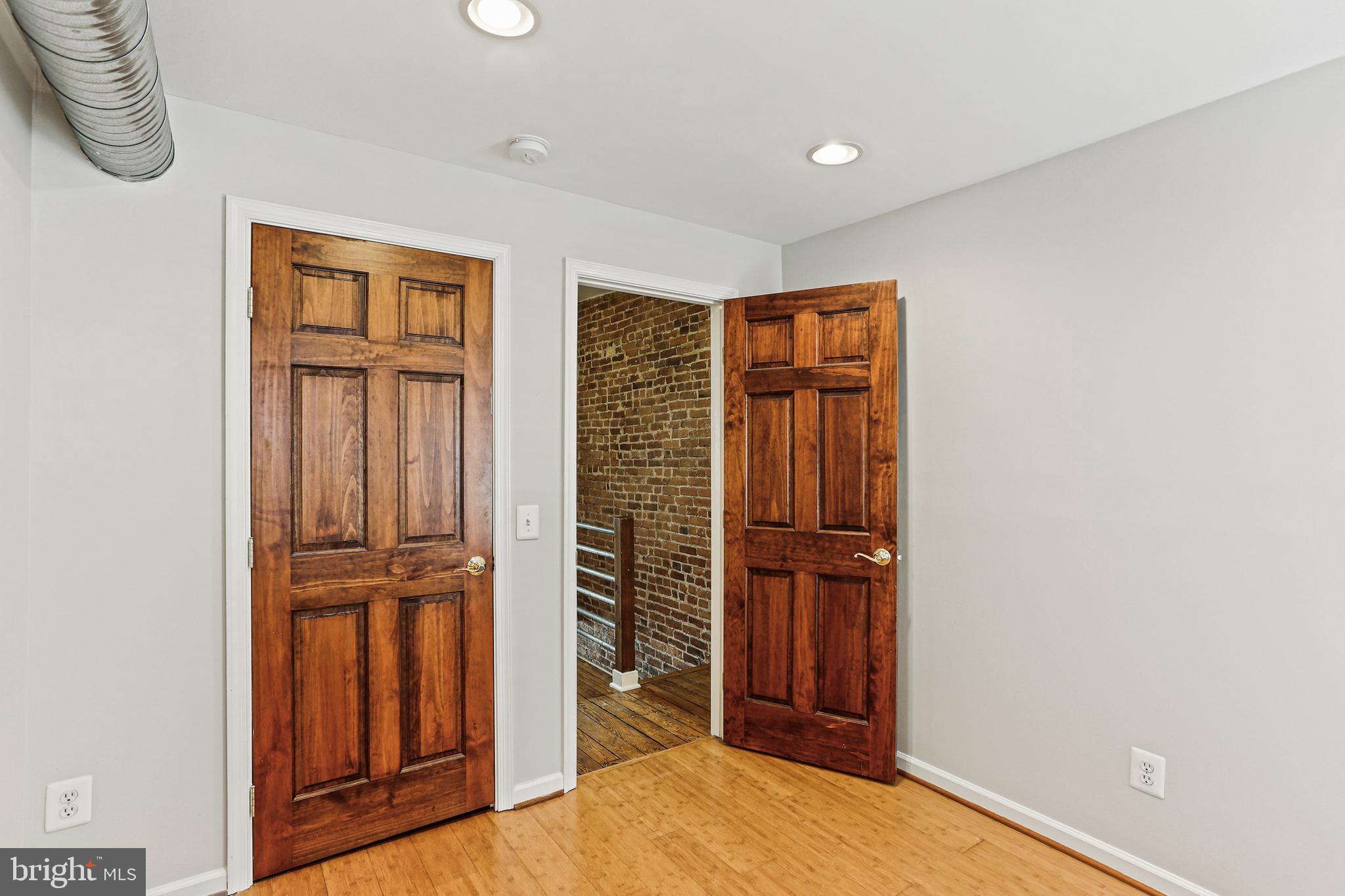 LOCUST POINT - Residential