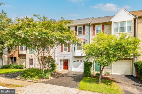 Photo of 13916 Ludington Place, CENTREVILLE, VA 20121 (MLS # VAFX2334904)