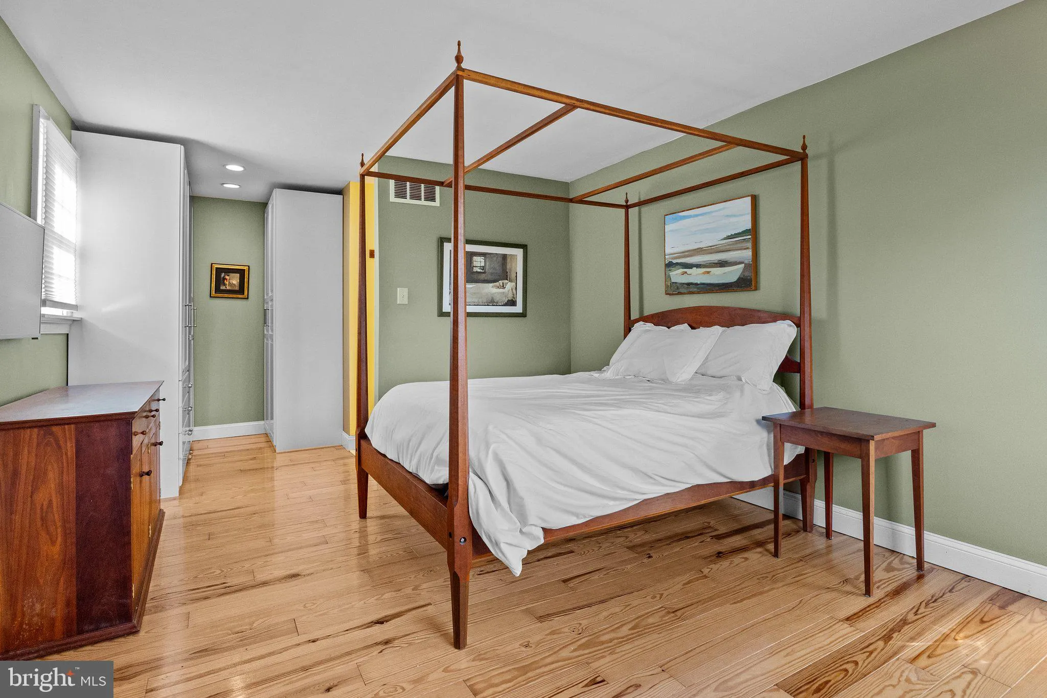 Doylestown, Pennsylvania 18901, United States, 3 Bedrooms Bedrooms, ,3 BathroomsBathrooms,Residential,Contingent,104648