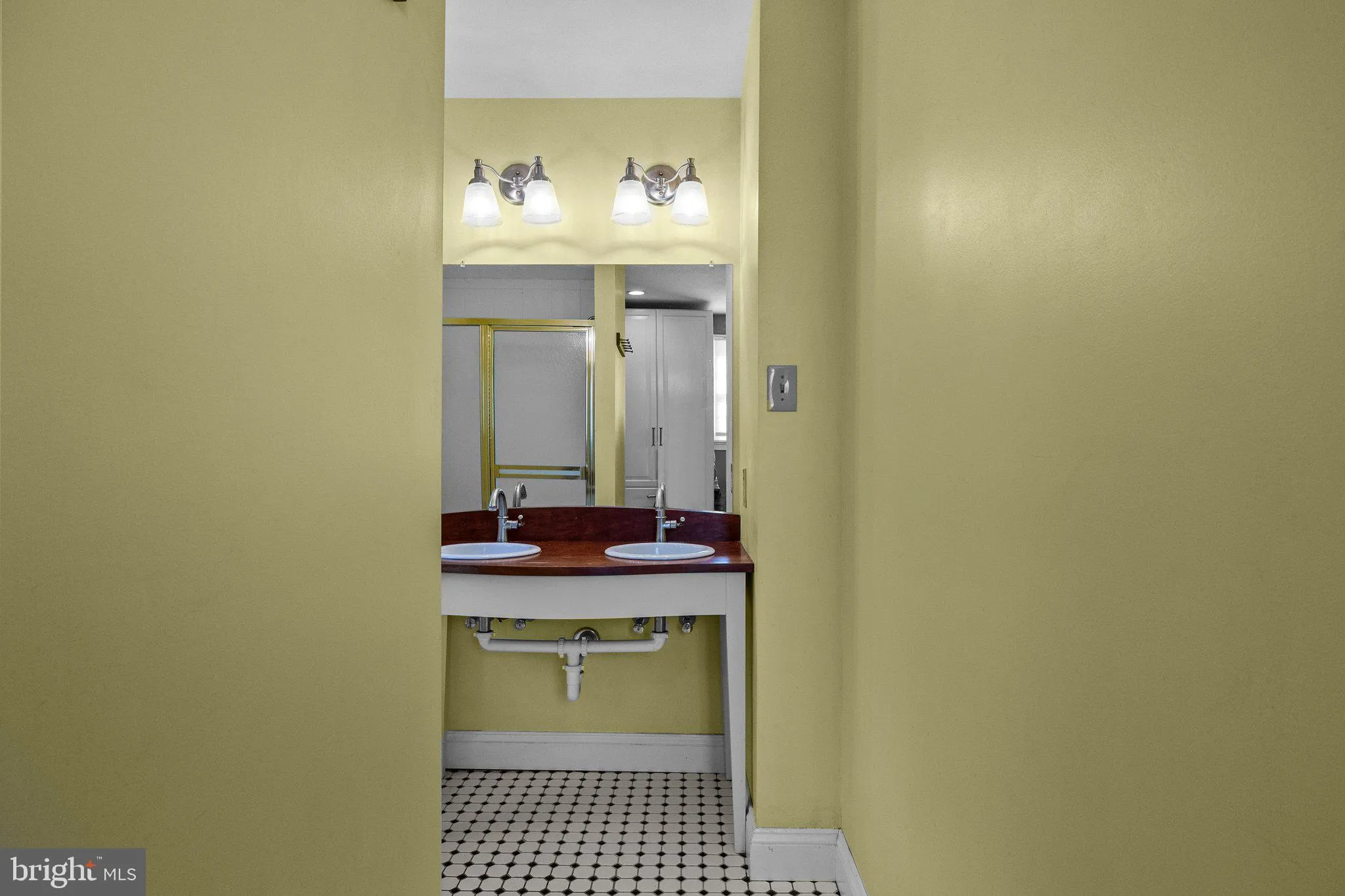 Doylestown, Pennsylvania 18901, United States, 3 Bedrooms Bedrooms, ,3 BathroomsBathrooms,Residential,Contingent,104648