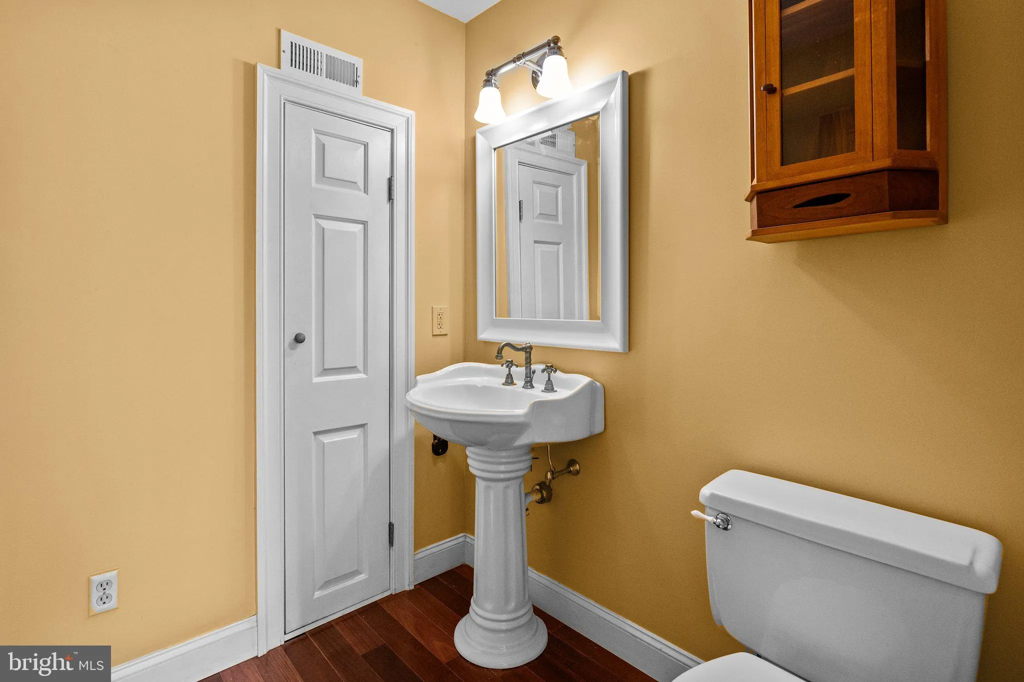 Doylestown, Pennsylvania 18901, United States, 3 Bedrooms Bedrooms, ,3 BathroomsBathrooms,Residential,Contingent,104648