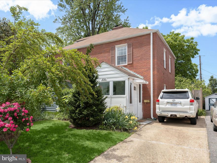 Welcome home, to 208 S Veitch st, a 2 bedroom 1 bathroom home with a stunning  backyard oasis. An in unit washer dryer, super bright sunroom, private driveway, and bonus walkup attic space make this home the perfect place. 

Before even walking into the home, step into a beautiful and bright sunroom/mudroom. When you step in the home, you’re greeted by charming hardwood floors, a flowing, spacious floorpan and windows all around that let in natural light from three different directions. Step in to the well equipped kitchen that makes cooking a breeze. 

Upstairs, you have space to spread out, with two bedrooms and lots of closet space. Like downstairs, you have windows everywhere that let in fantastic natural light. Head up another flight of stairs to a full size attic space, perfect for extra storage.

Stepping outside, you'll be captivated by the stunning and huge backyard, offering a private oasis for outdoor relaxation and entertaining. Whether it's enjoying a morning coffee or hosting a gathering with friends and family, this backyard is a true gem.

Located in a desirable neighborhood, this home offers the perfect combination of modern living and timeless charm. This home is perfect for commuting. Being near Washington Blvd, you can head into DC within minutes! 

7/11(800ft), (Giant(.7 miles), Texas Jack’s(1 mile), Clarendon Metro(1.6 miles) 


Don't miss the opportunity to make this exquisite residence your own.

Fully Available!

Available July 1st