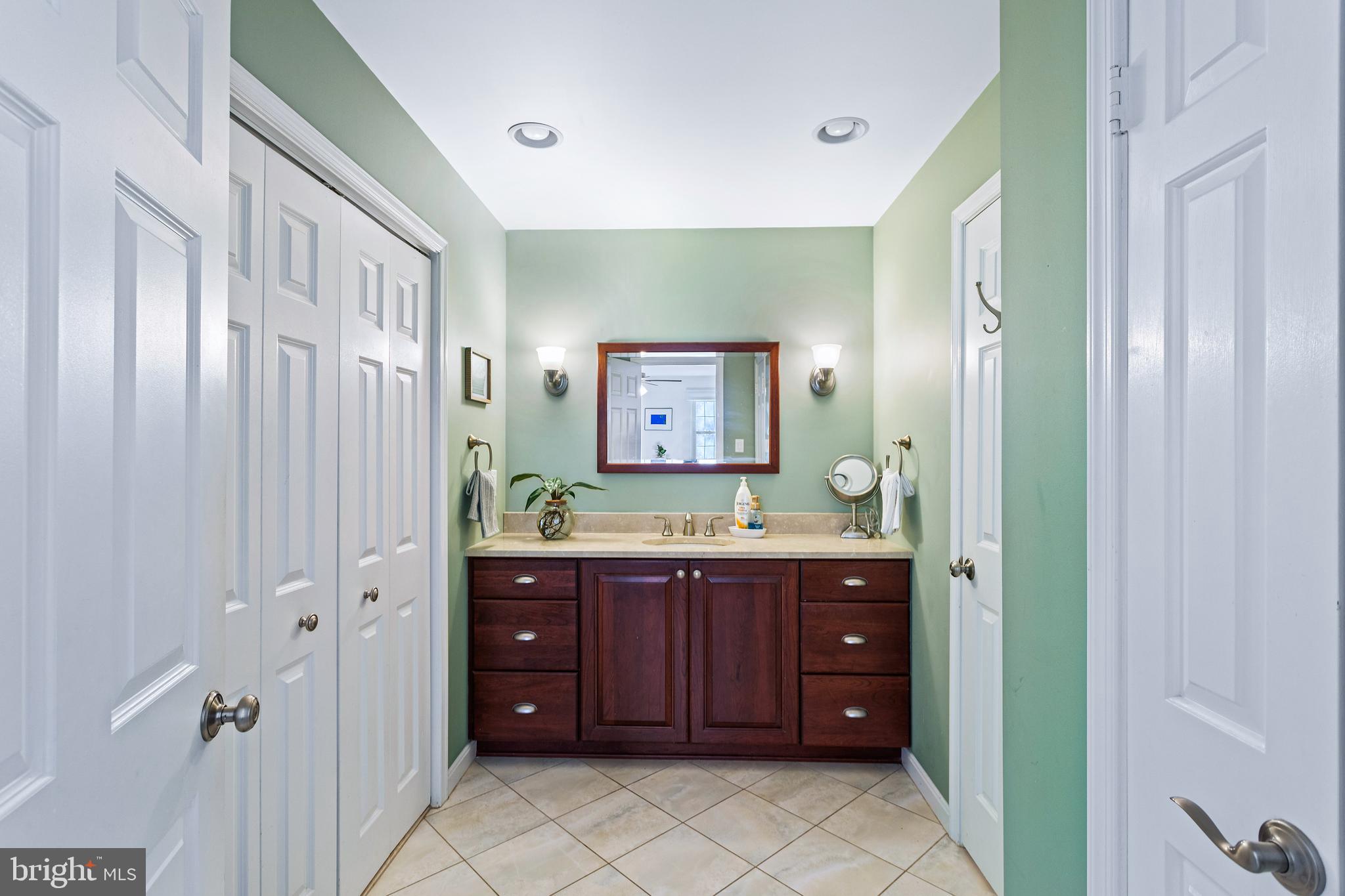 FAIRFAX STATION - Residential