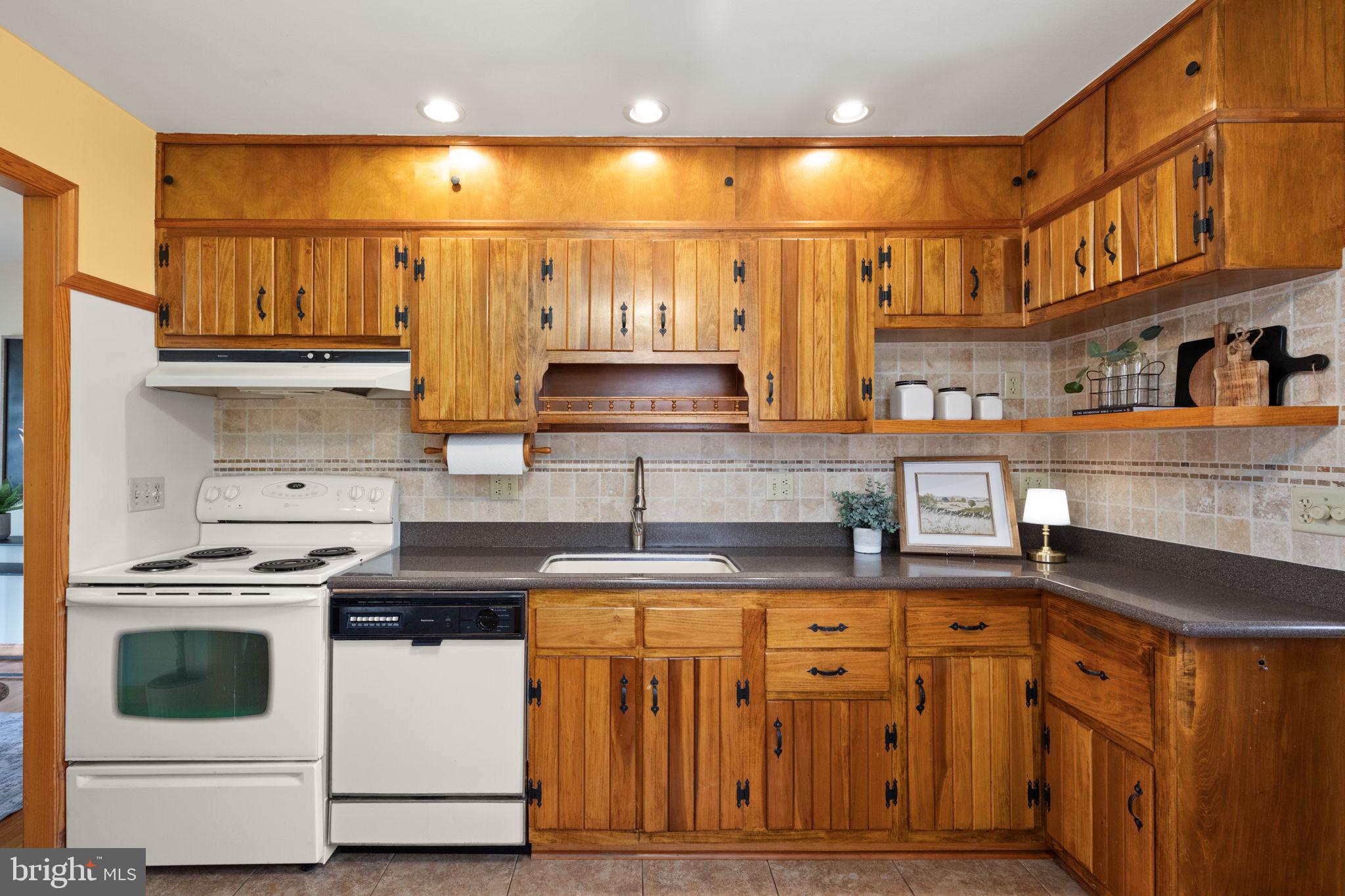 THOMSON ESTATES - Residential