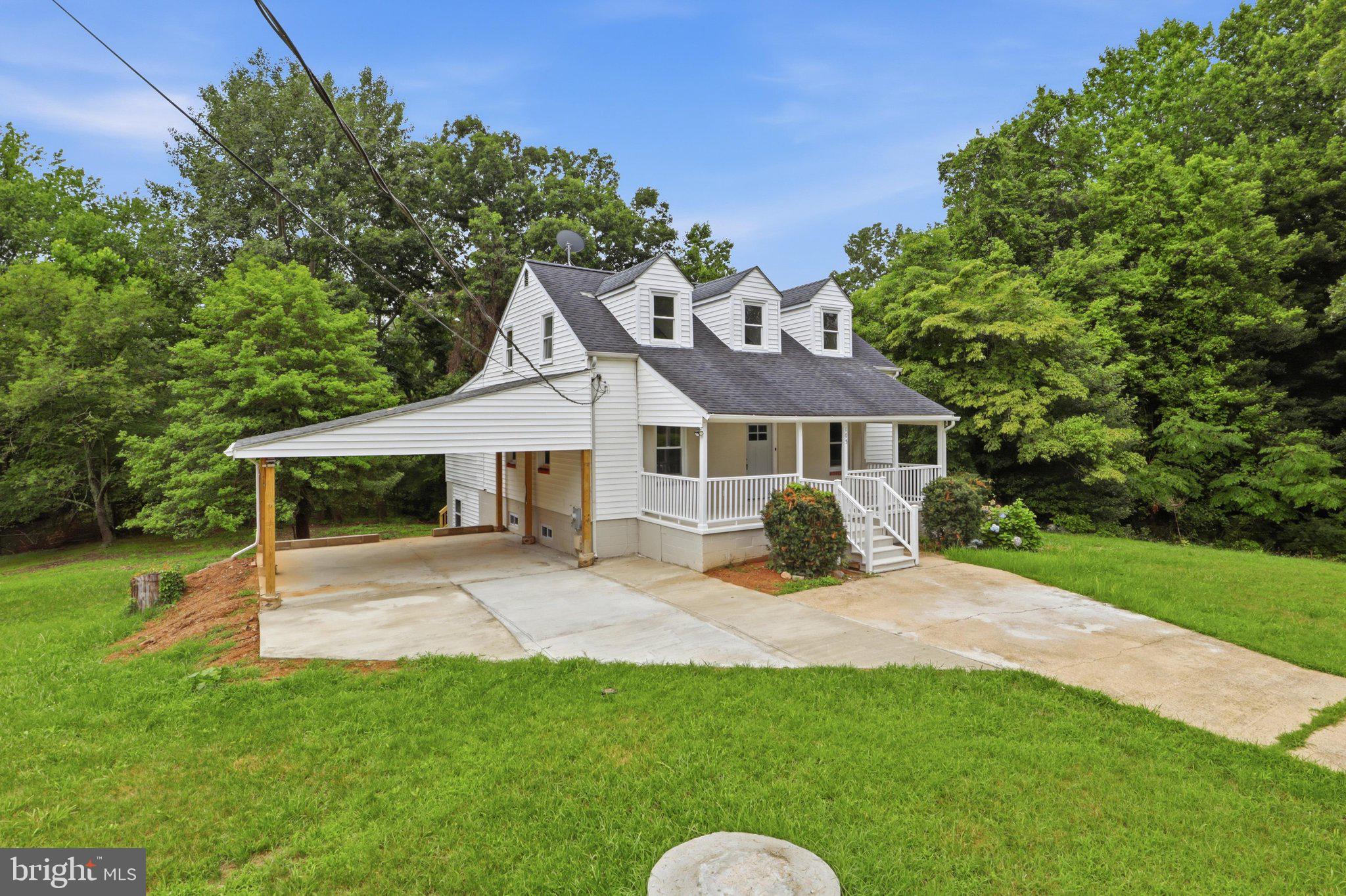 105 SIMMONS LANE