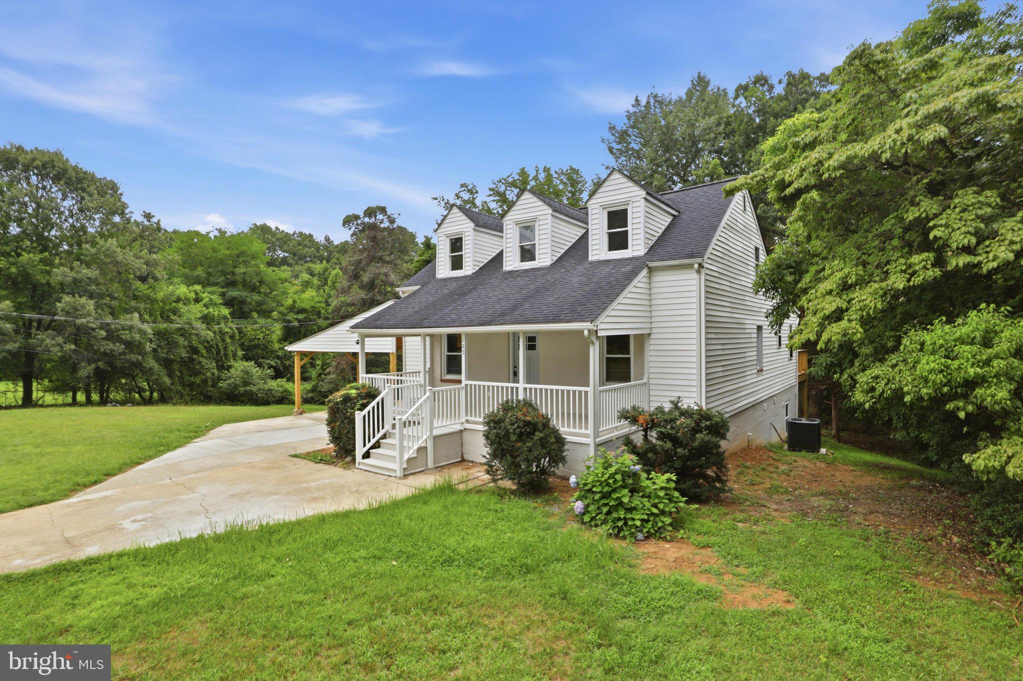 105 SIMMONS LANE
