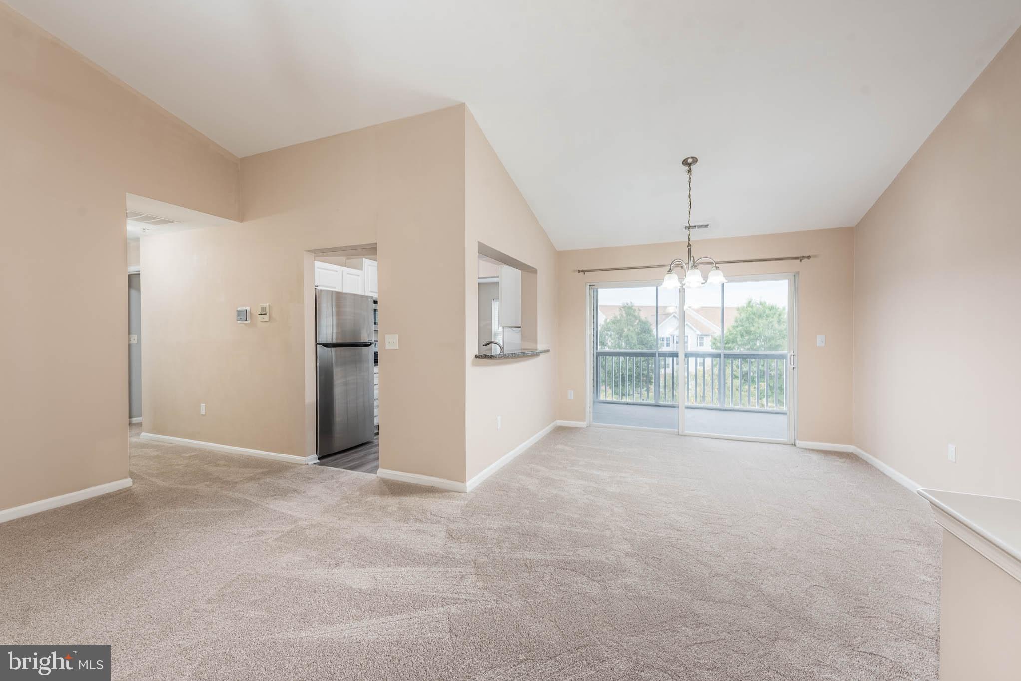 CROMWELL FOUNTAIN - Residential