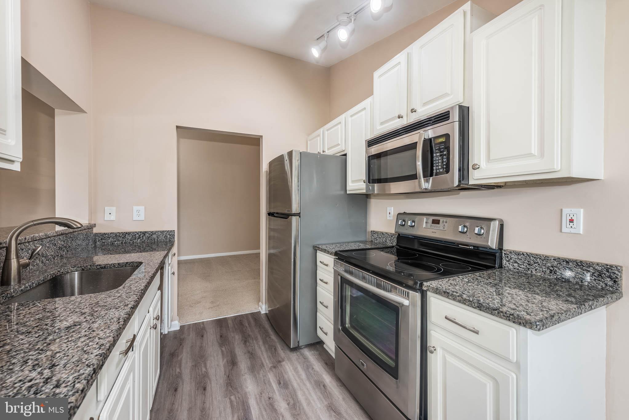 CROMWELL FOUNTAIN - Residential