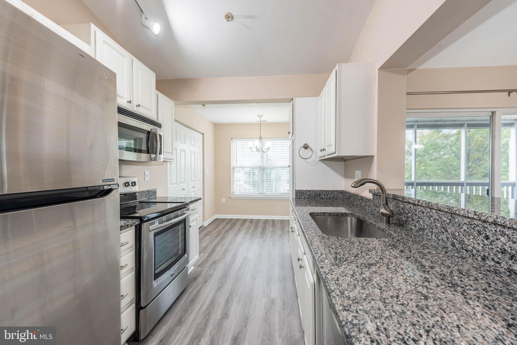 CROMWELL FOUNTAIN - Residential