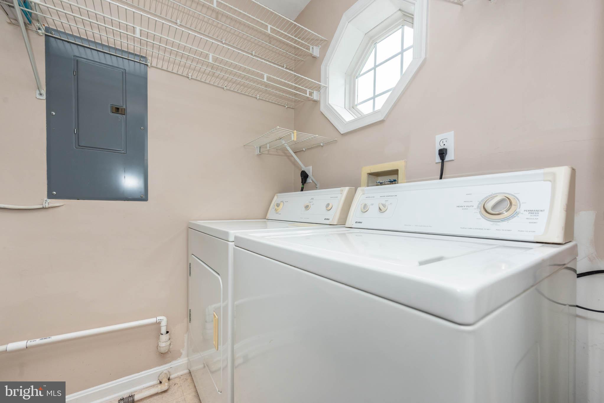 CROMWELL FOUNTAIN - Residential