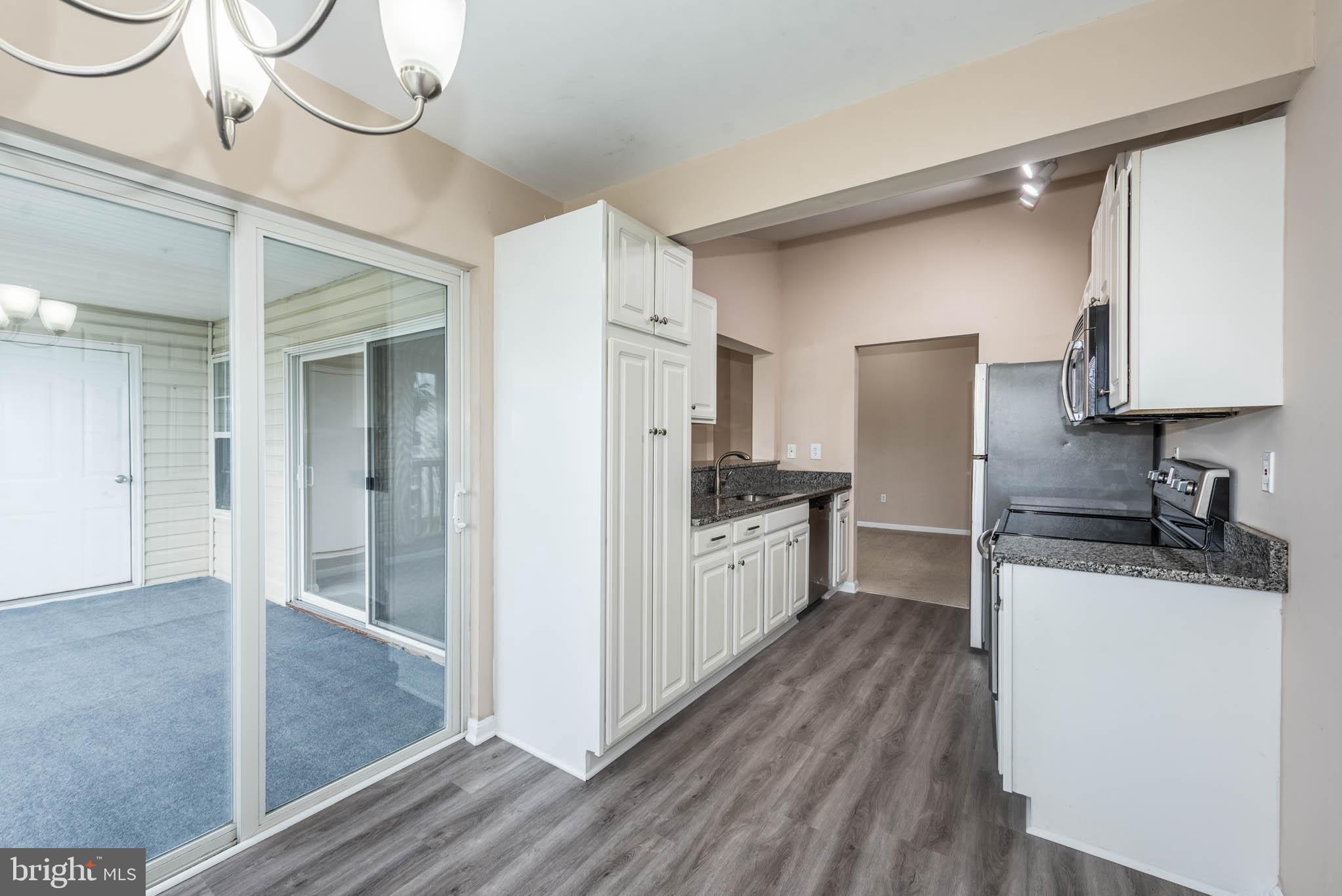 CROMWELL FOUNTAIN - Residential