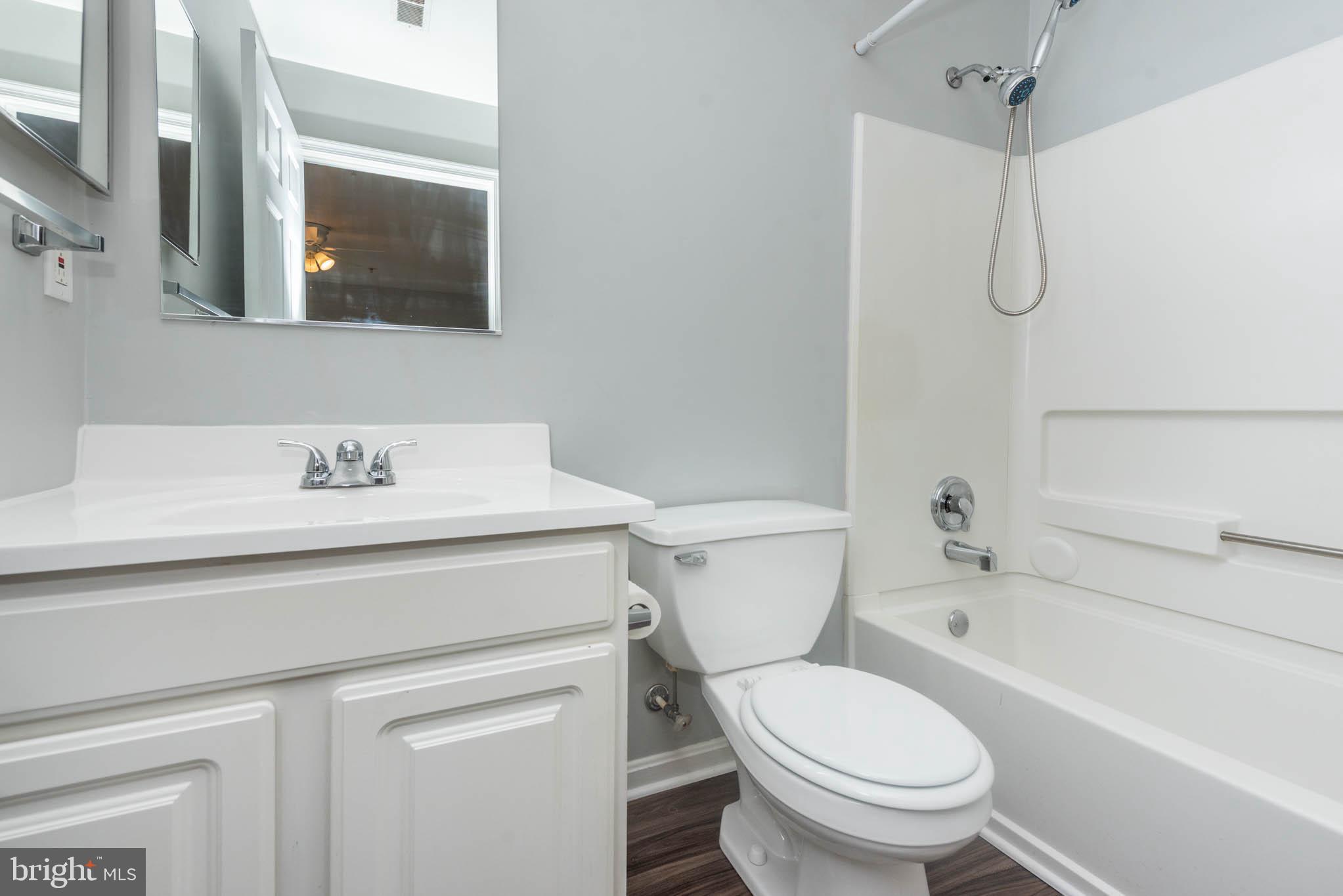 CROMWELL FOUNTAIN - Residential