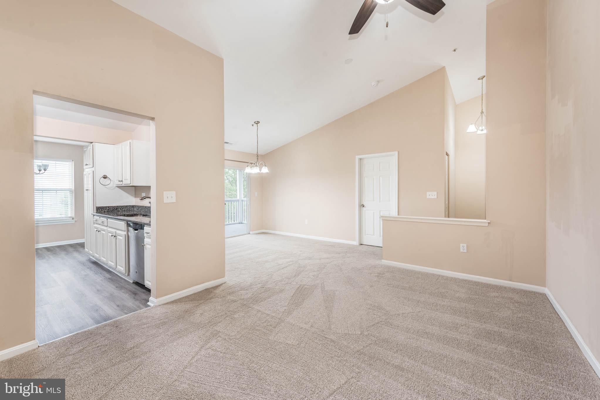 CROMWELL FOUNTAIN - Residential