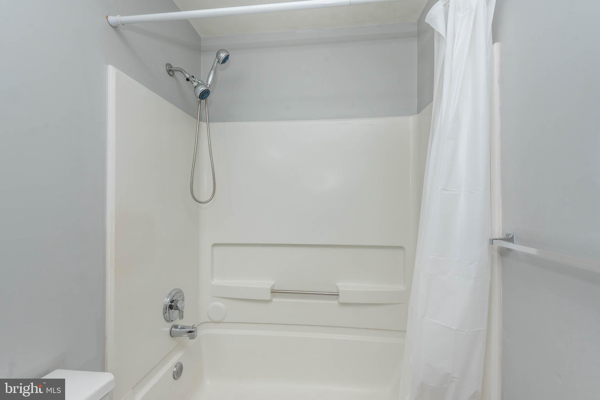 CROMWELL FOUNTAIN - Residential