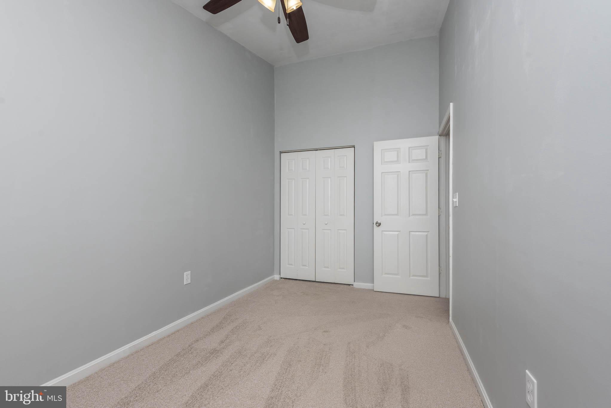 CROMWELL FOUNTAIN - Residential