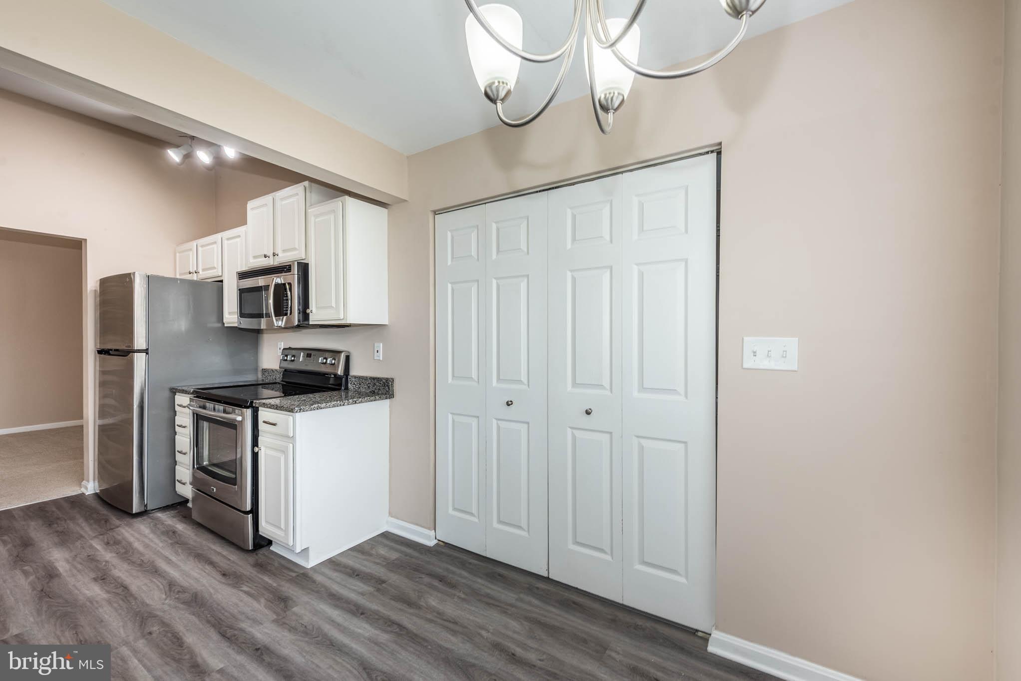 CROMWELL FOUNTAIN - Residential