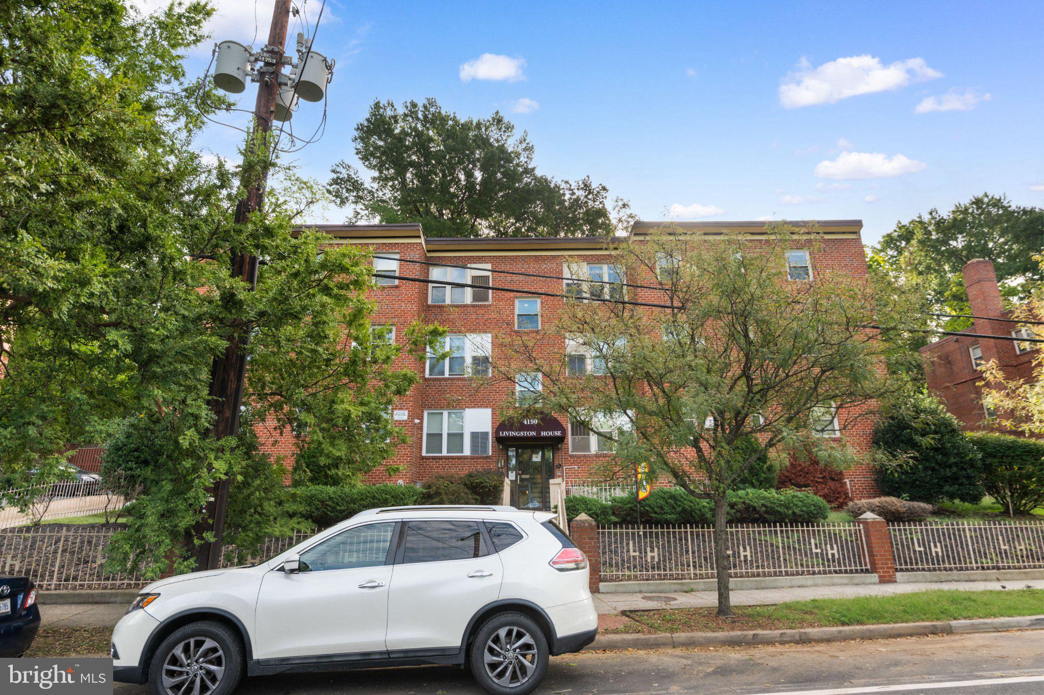 LIVINGSTON ROAD SE