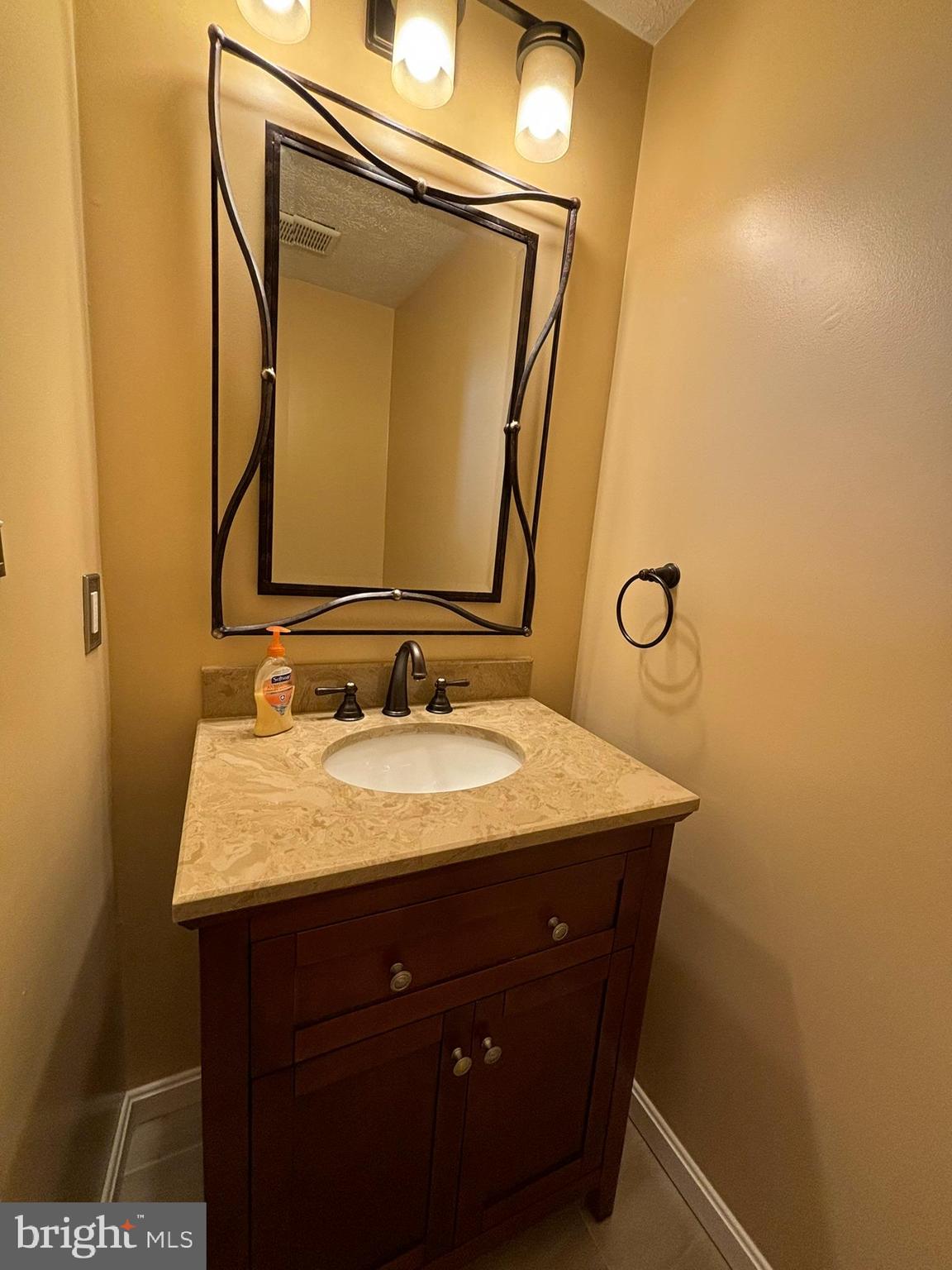 SINGLETONS GROVE - Residential Lease