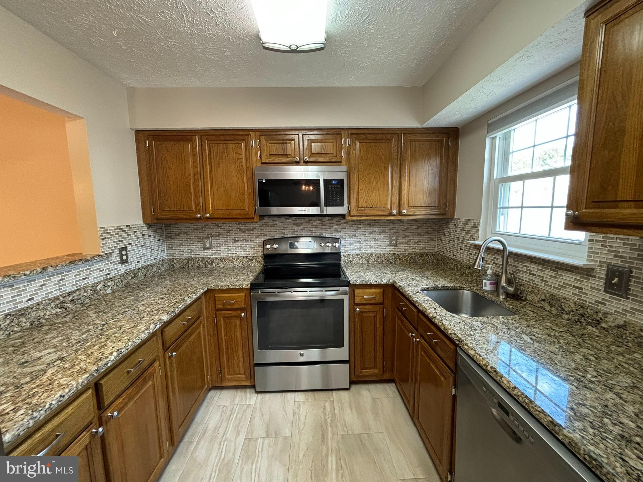 SINGLETONS GROVE - Residential Lease