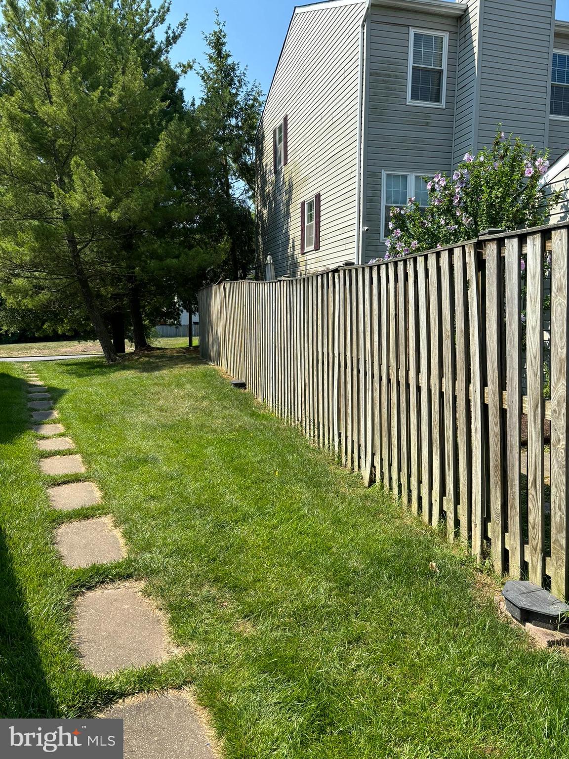 SINGLETONS GROVE - Residential Lease