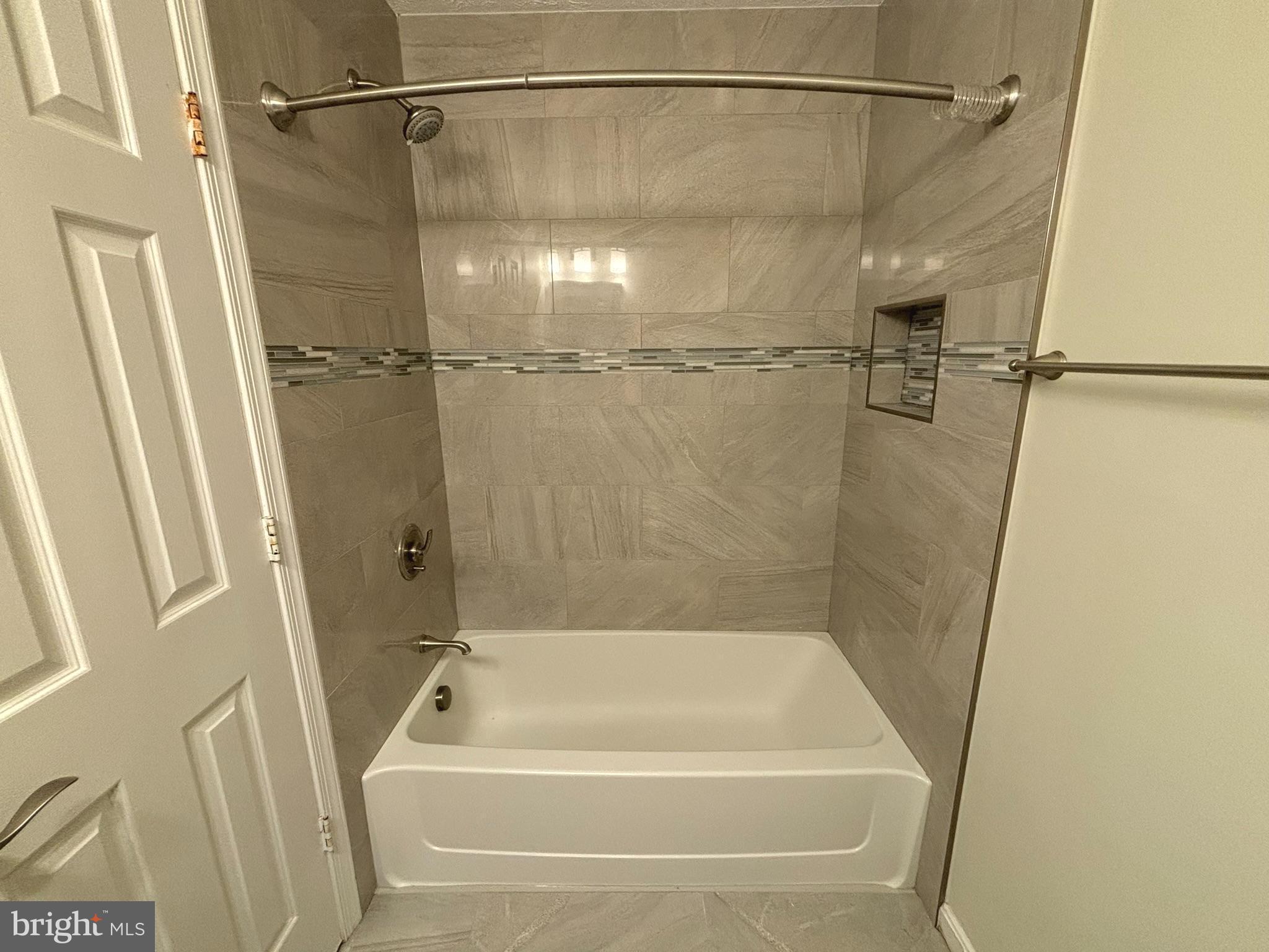 SINGLETONS GROVE - Residential Lease