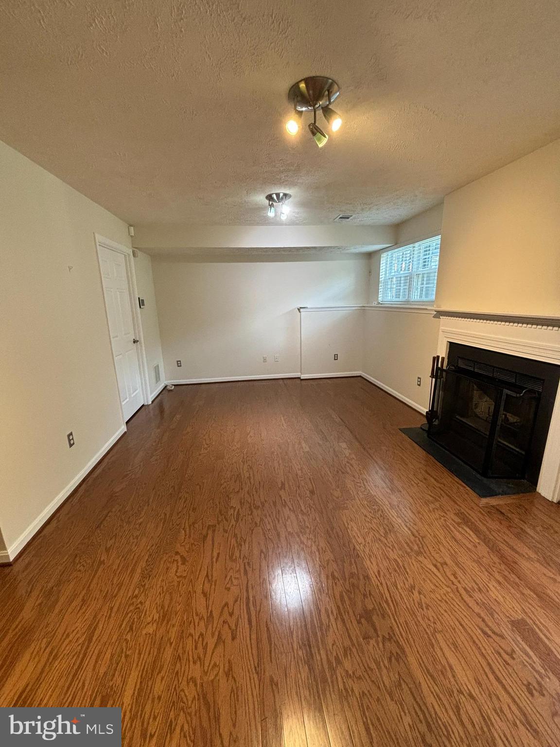 SINGLETONS GROVE - Residential Lease