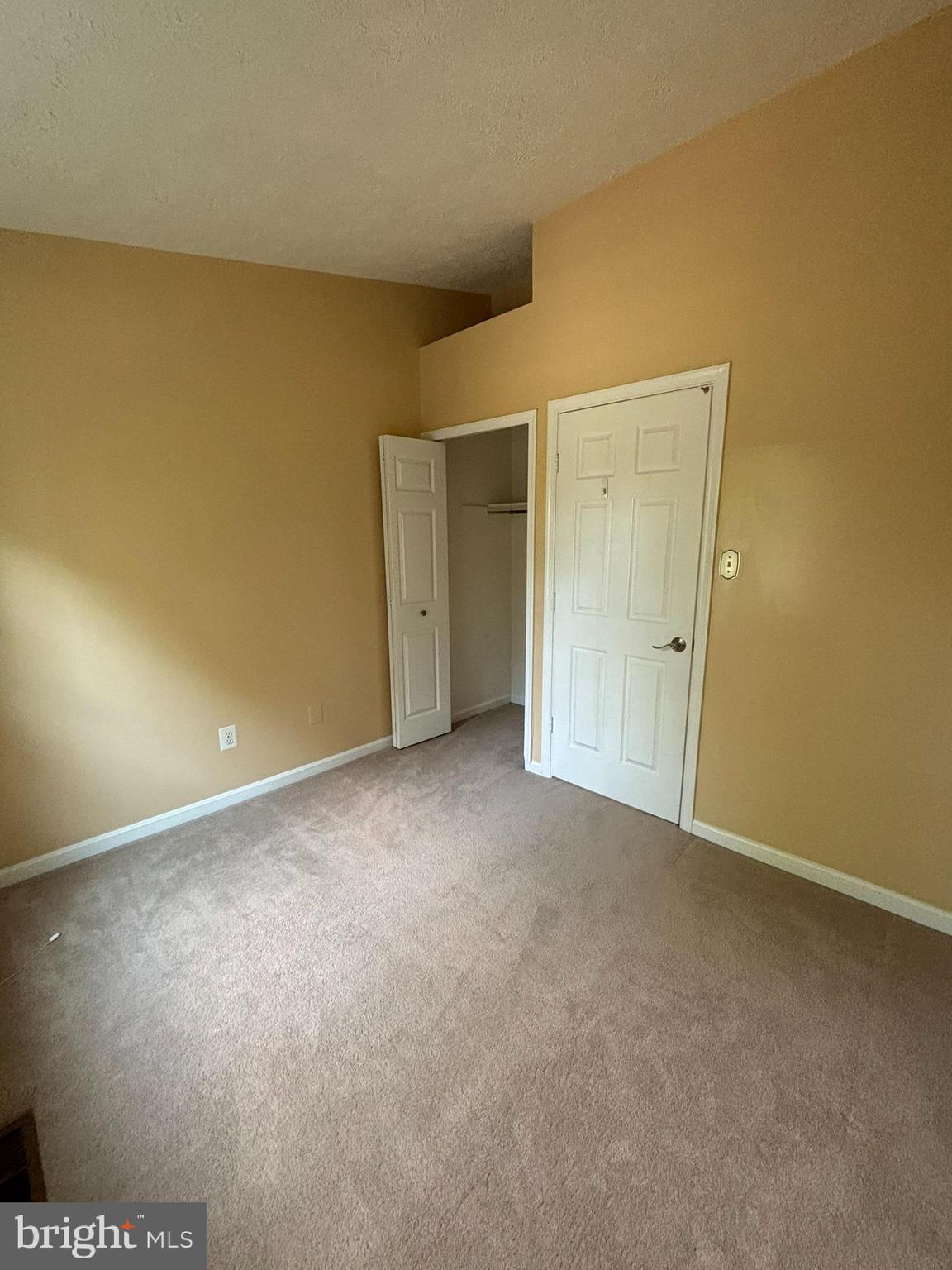 SINGLETONS GROVE - Residential Lease