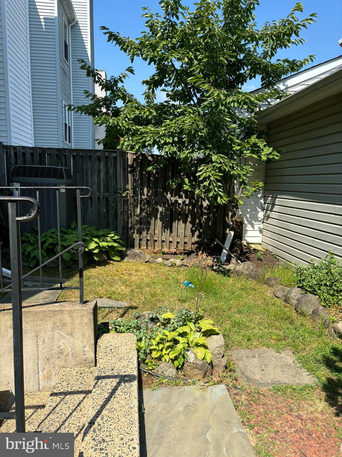 SINGLETONS GROVE - Residential Lease