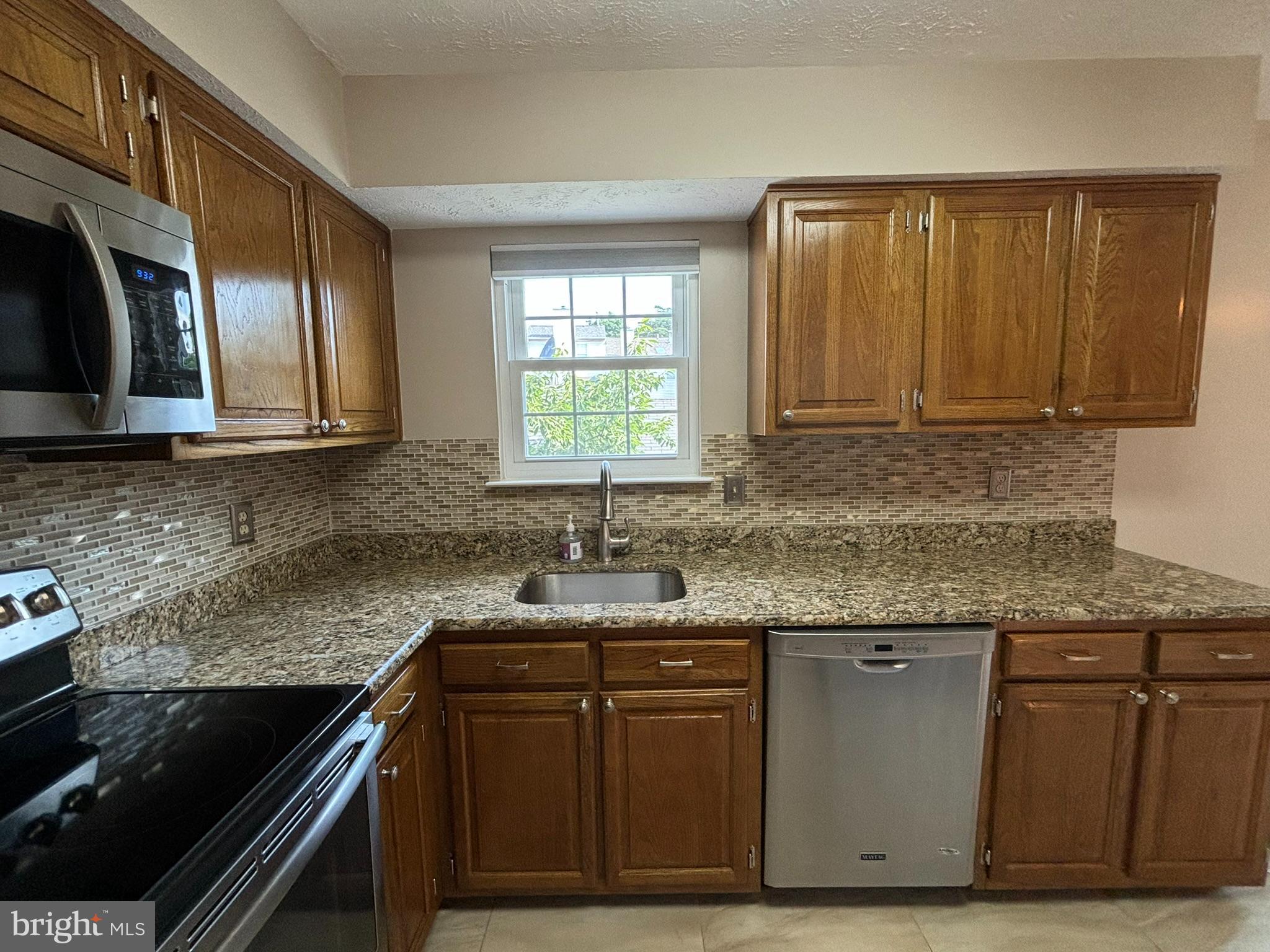 SINGLETONS GROVE - Residential Lease