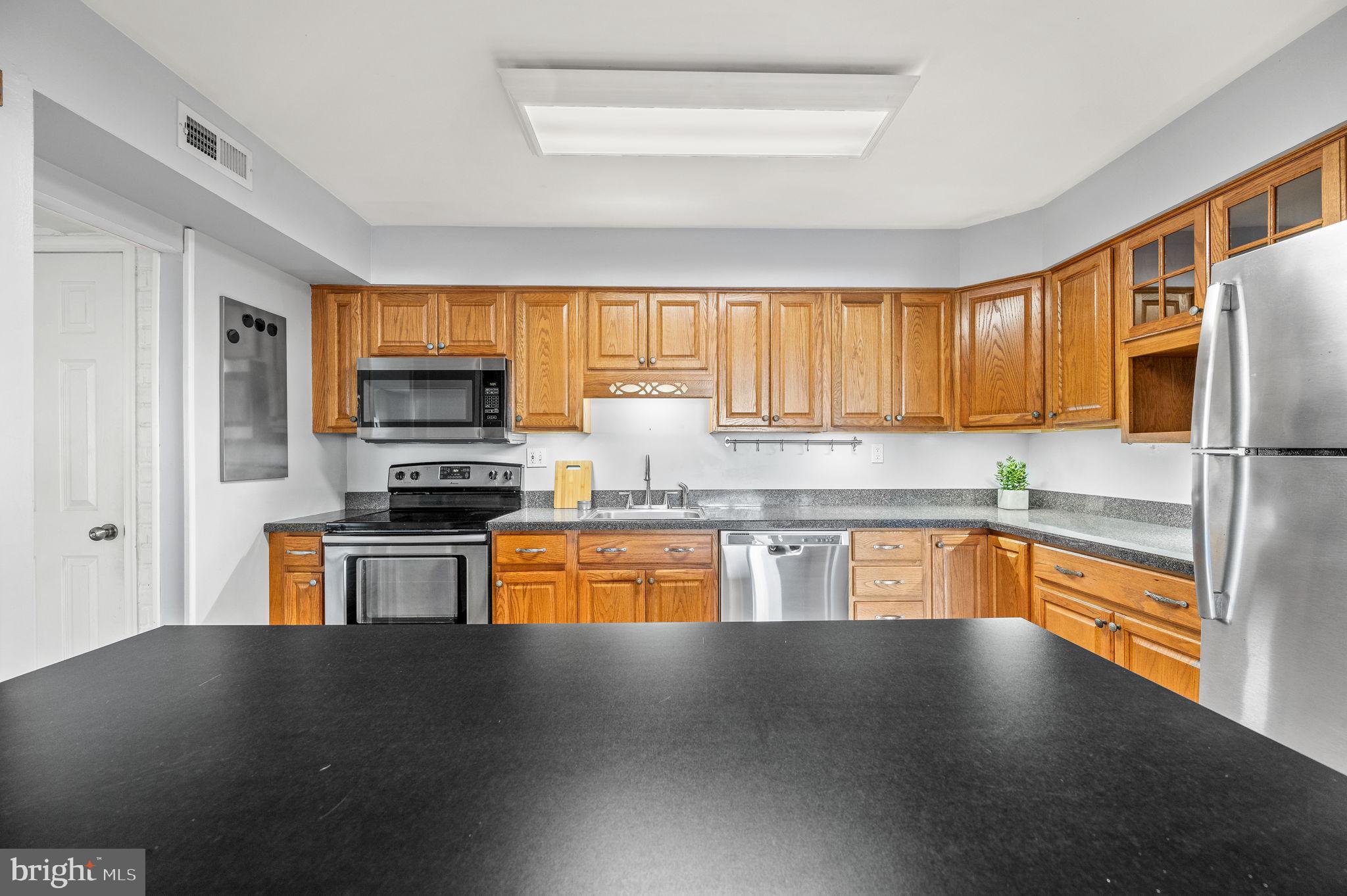 SUMMIT HOUSE - Residential Lease