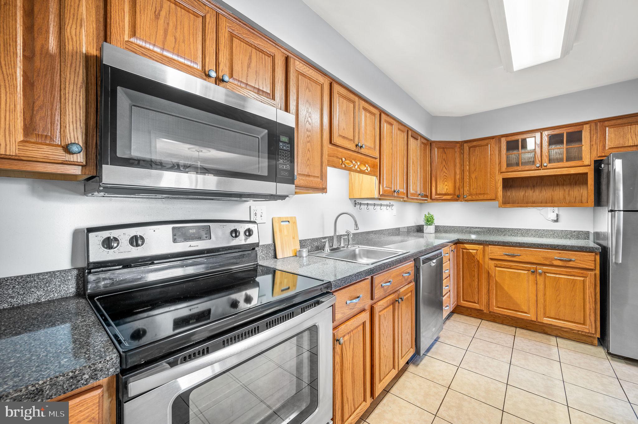 SUMMIT HOUSE - Residential Lease