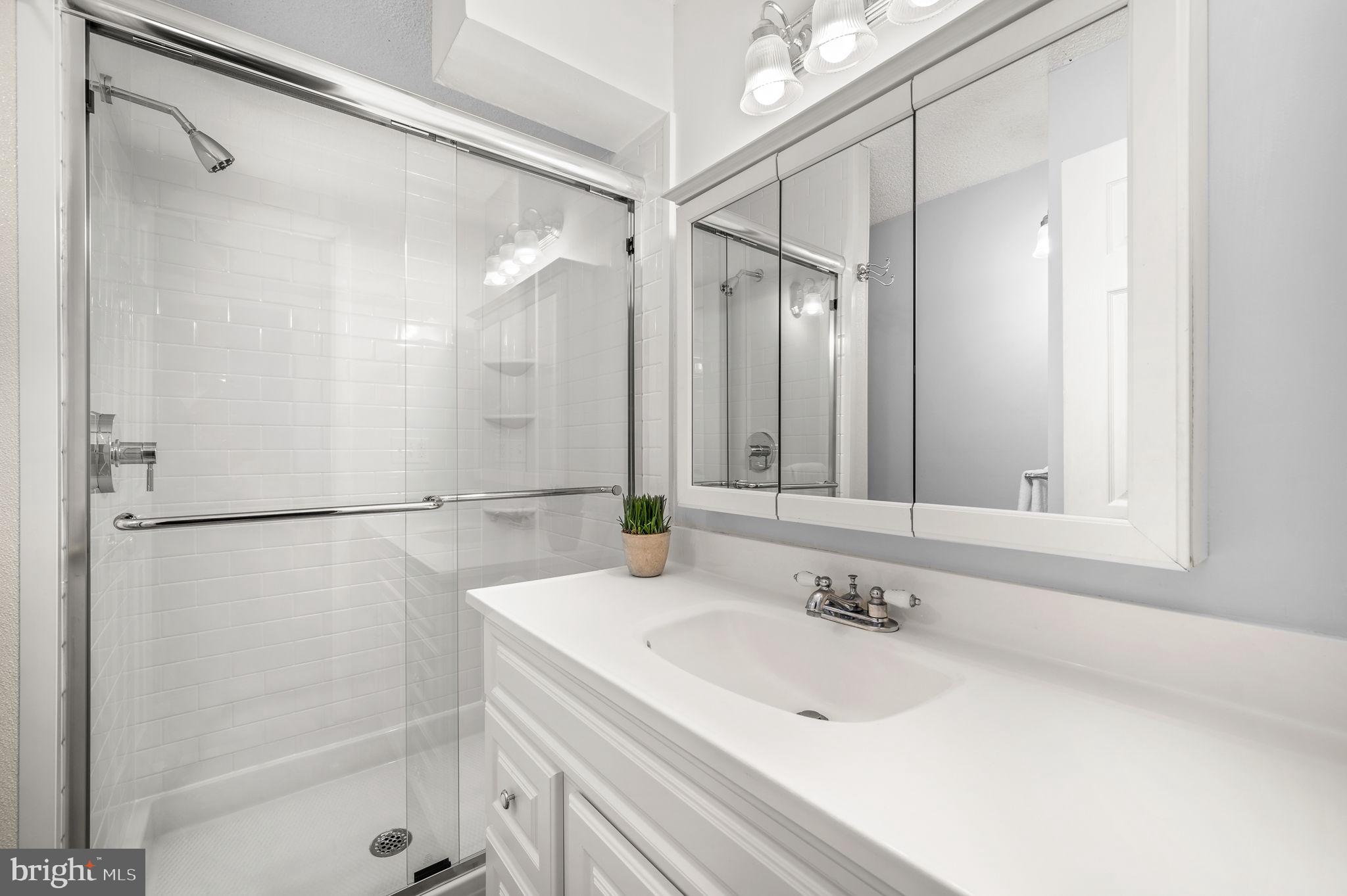 SUMMIT HOUSE - Residential Lease