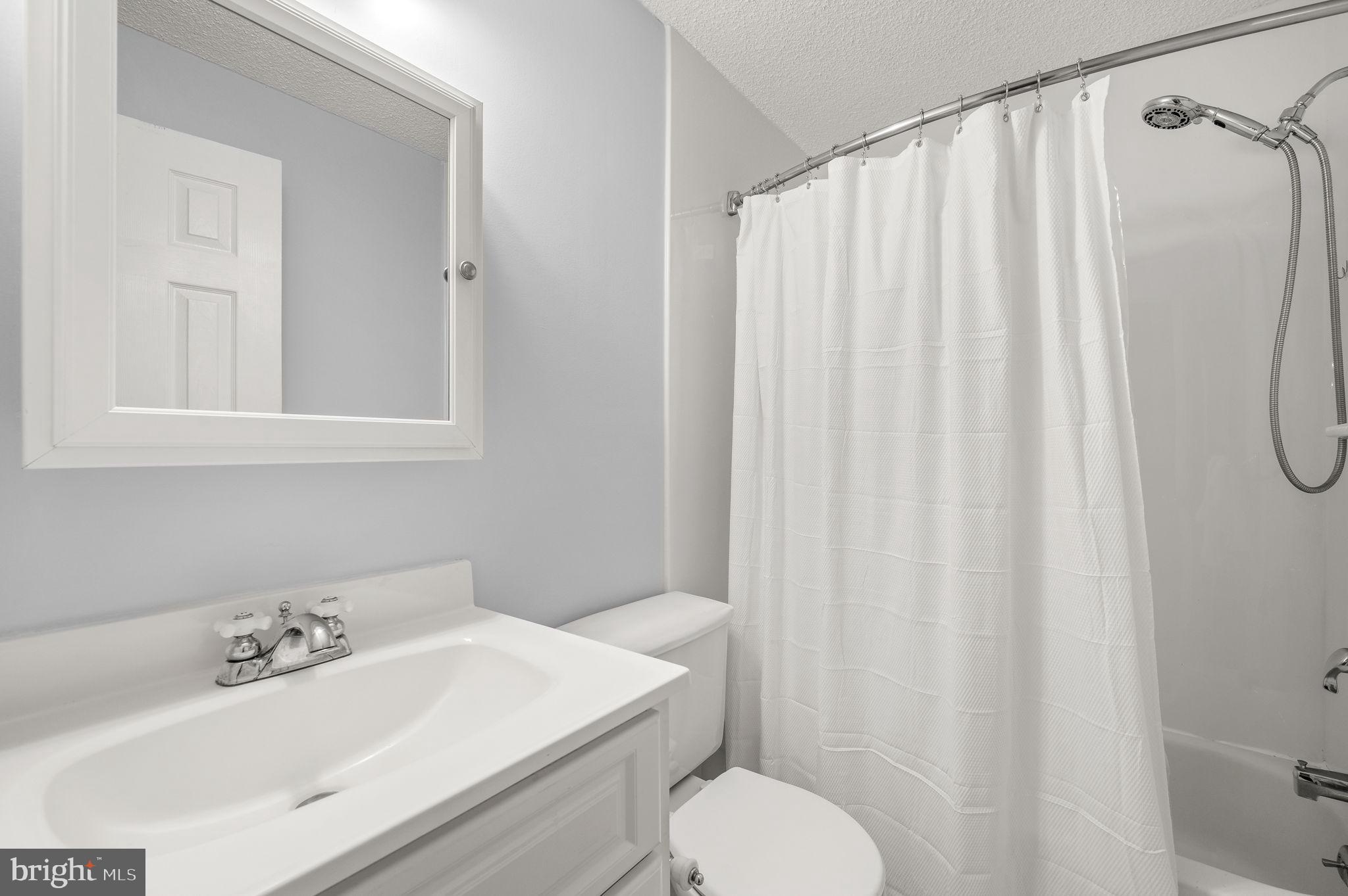 SUMMIT HOUSE - Residential Lease