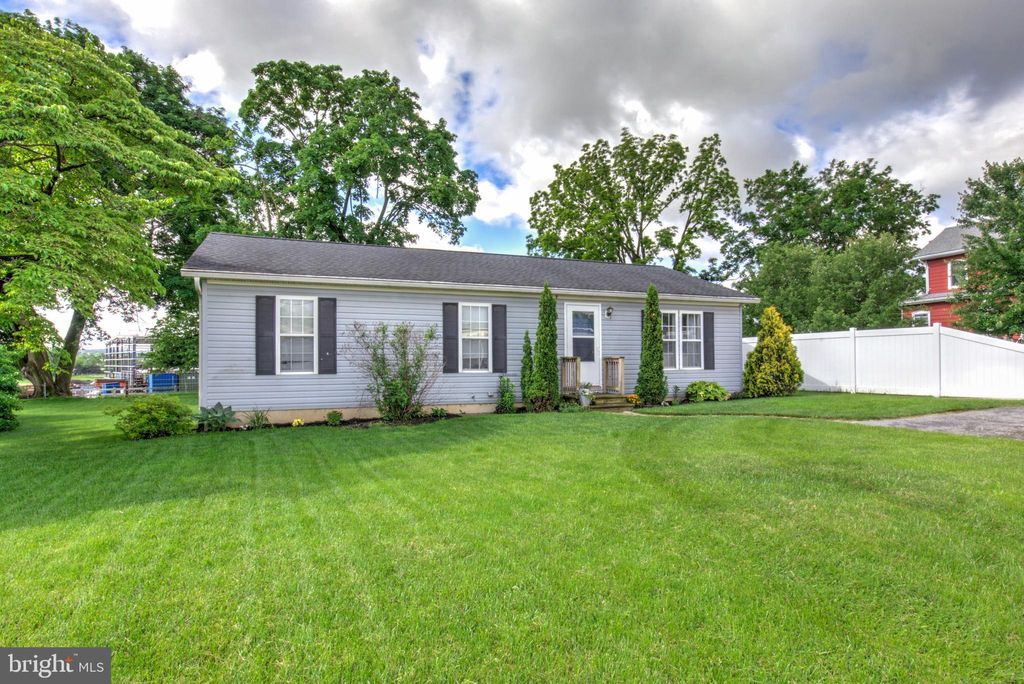 Photo of 3190 Irishtown Road, GORDONVILLE, PA 17529 (MLS # PALA2070262)