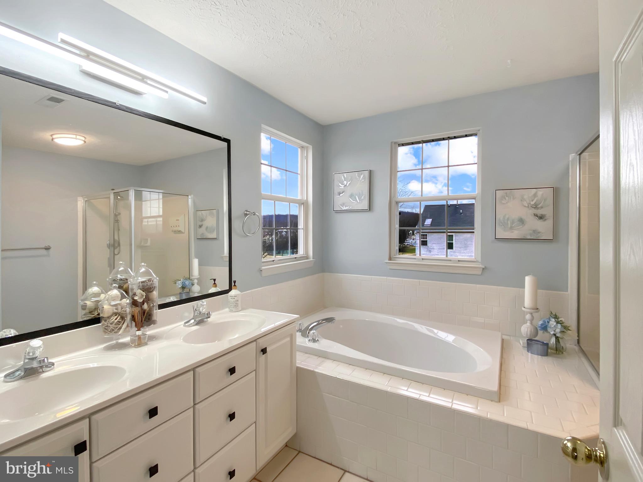 EMERALD FARM - Residential