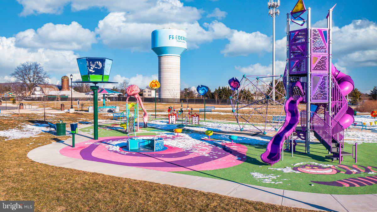 EMERALD FARM - Residential