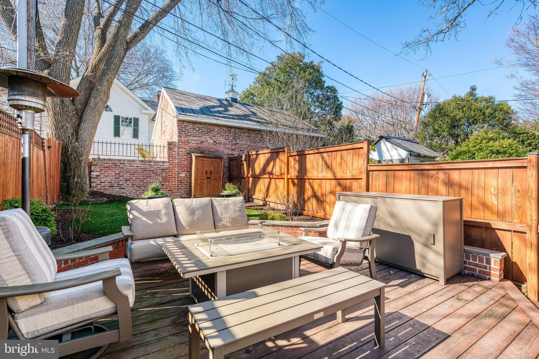 OLD TOWN ALEXANDRIA - Residential