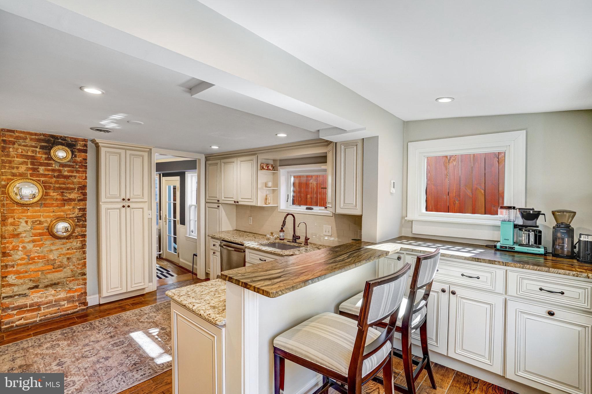 OLD TOWN ALEXANDRIA - Residential