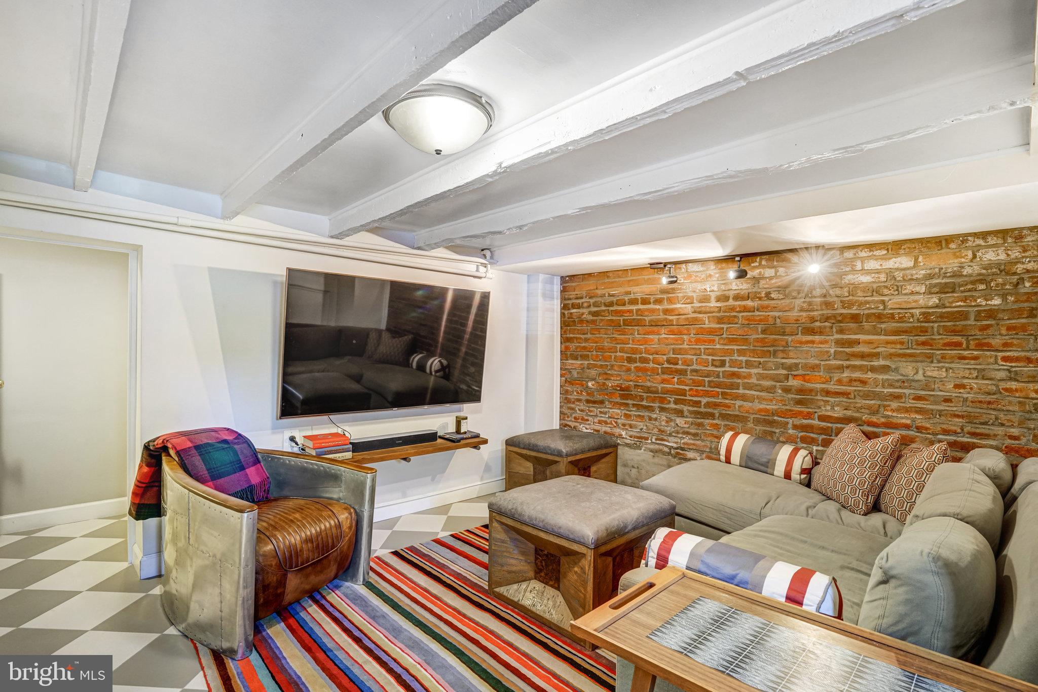 OLD TOWN ALEXANDRIA - Residential