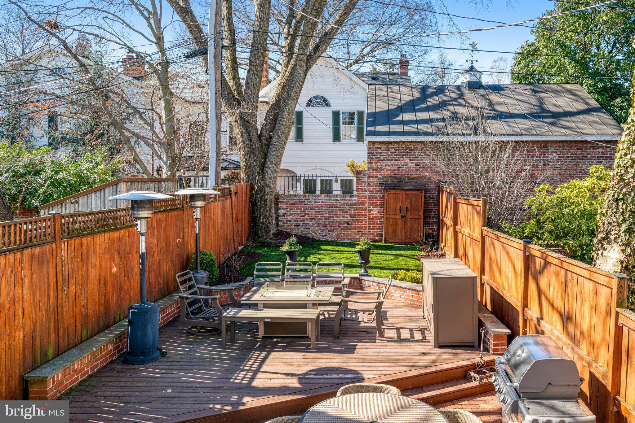 OLD TOWN ALEXANDRIA - Residential