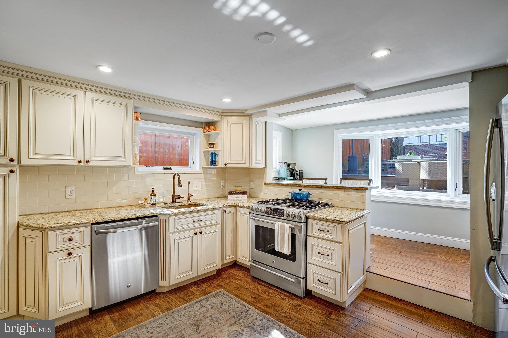 OLD TOWN ALEXANDRIA - Residential