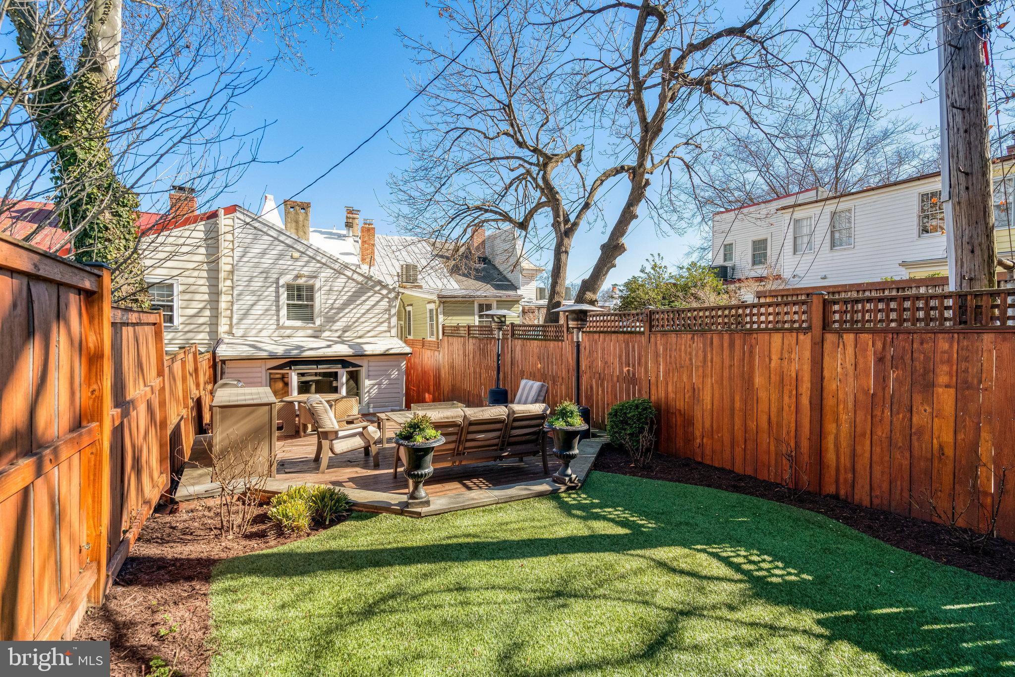 OLD TOWN ALEXANDRIA - Residential