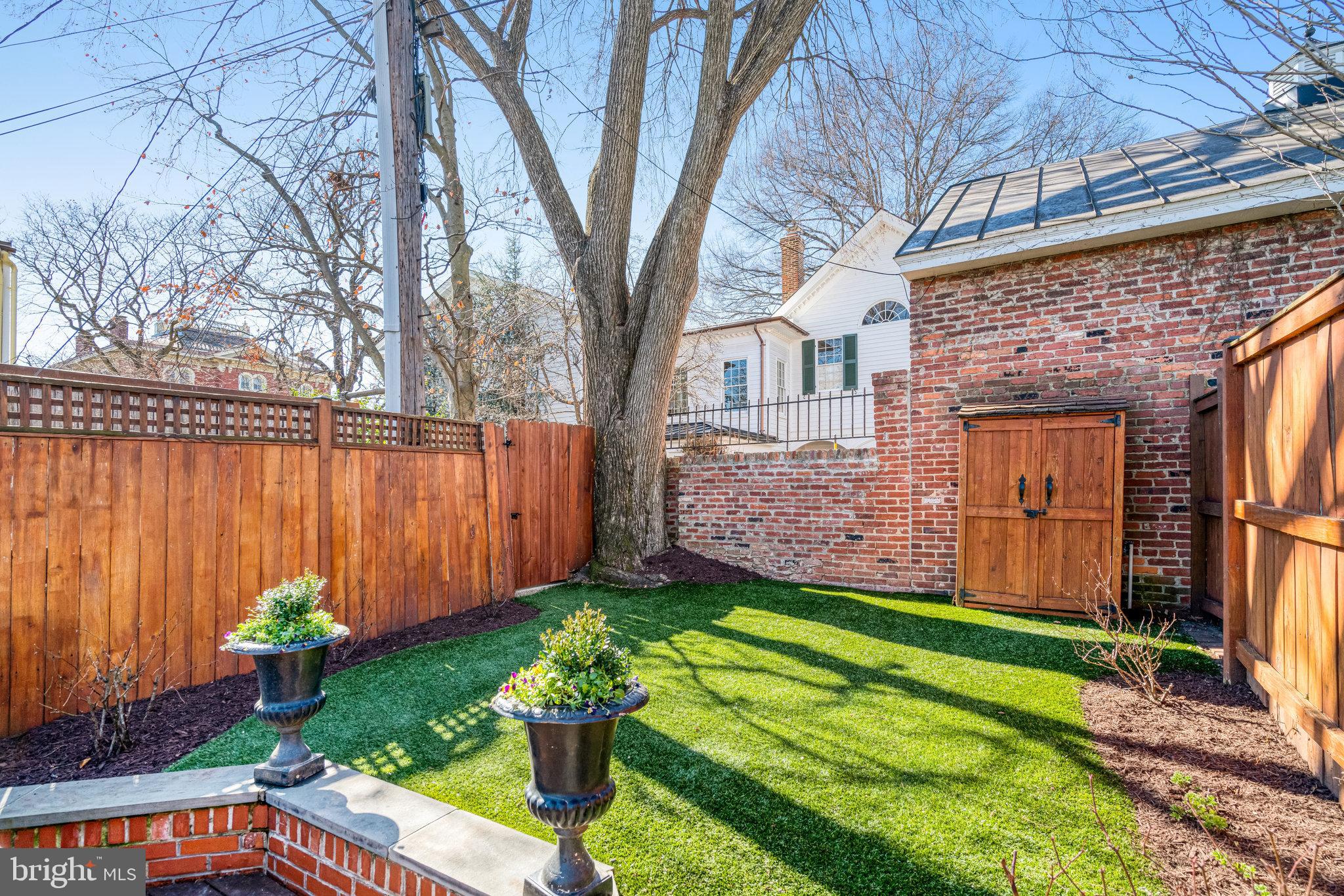 OLD TOWN ALEXANDRIA - Residential