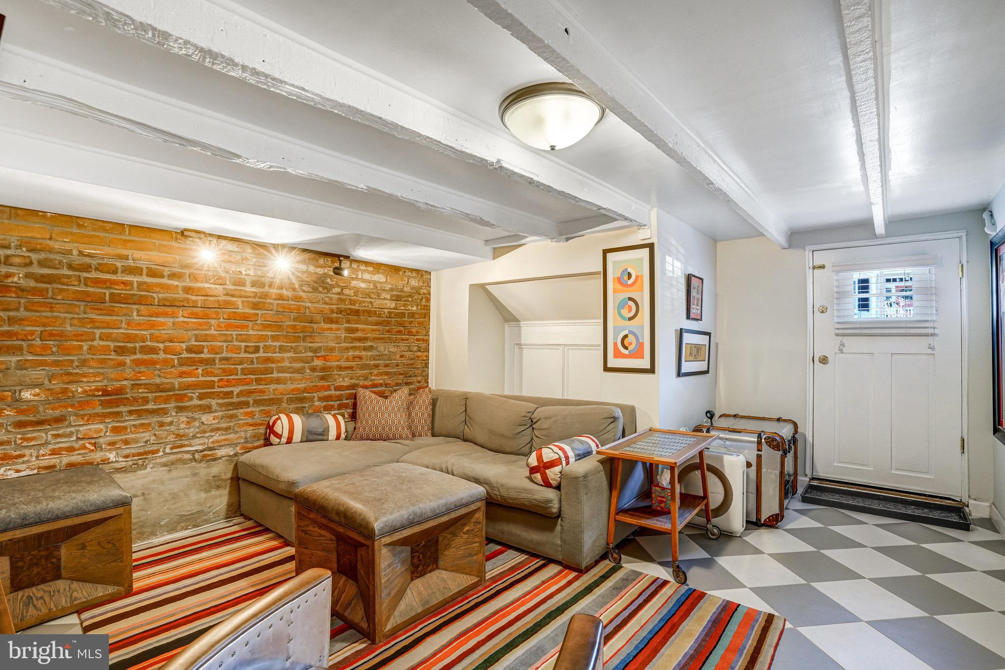 OLD TOWN ALEXANDRIA - Residential