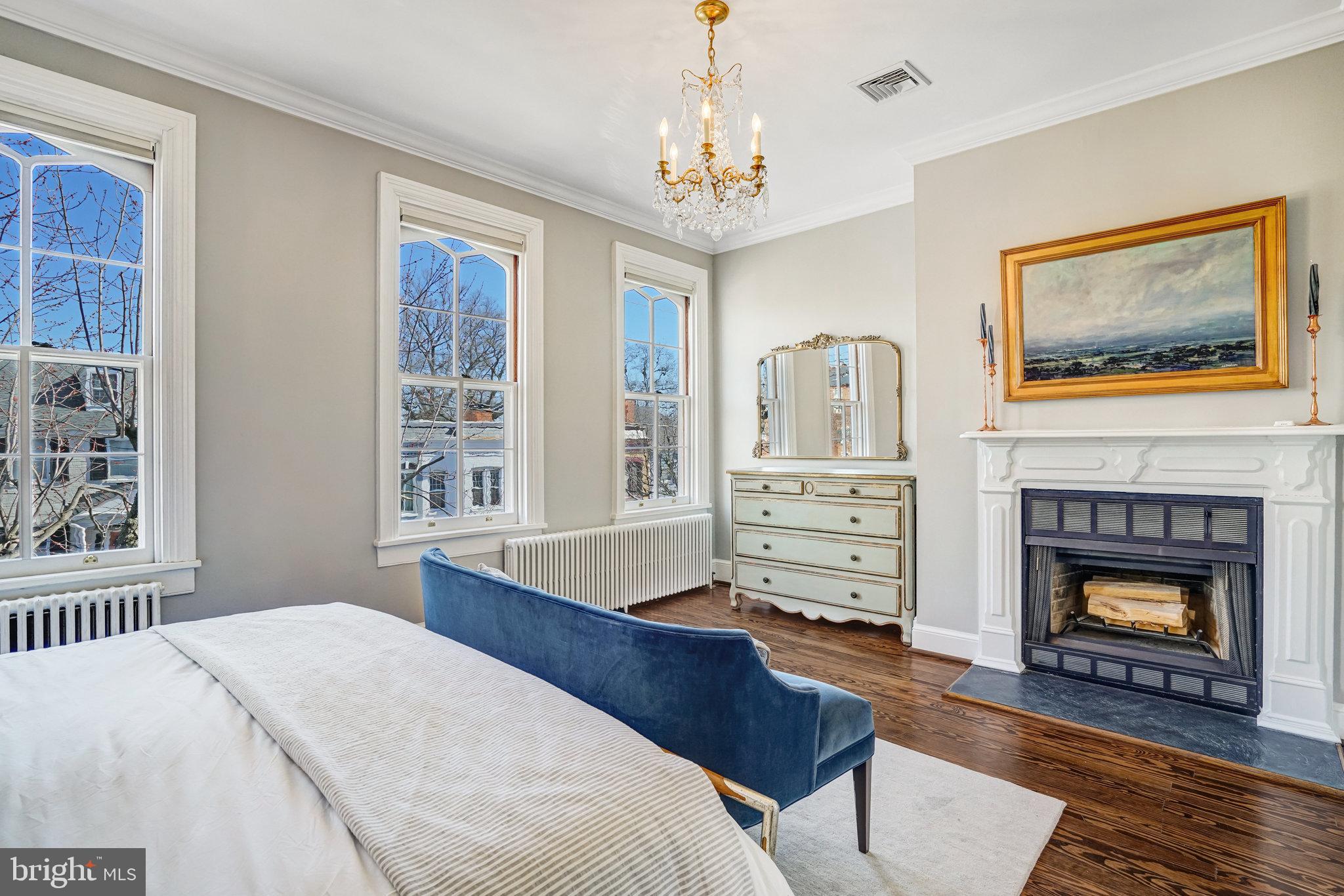 OLD TOWN ALEXANDRIA - Residential