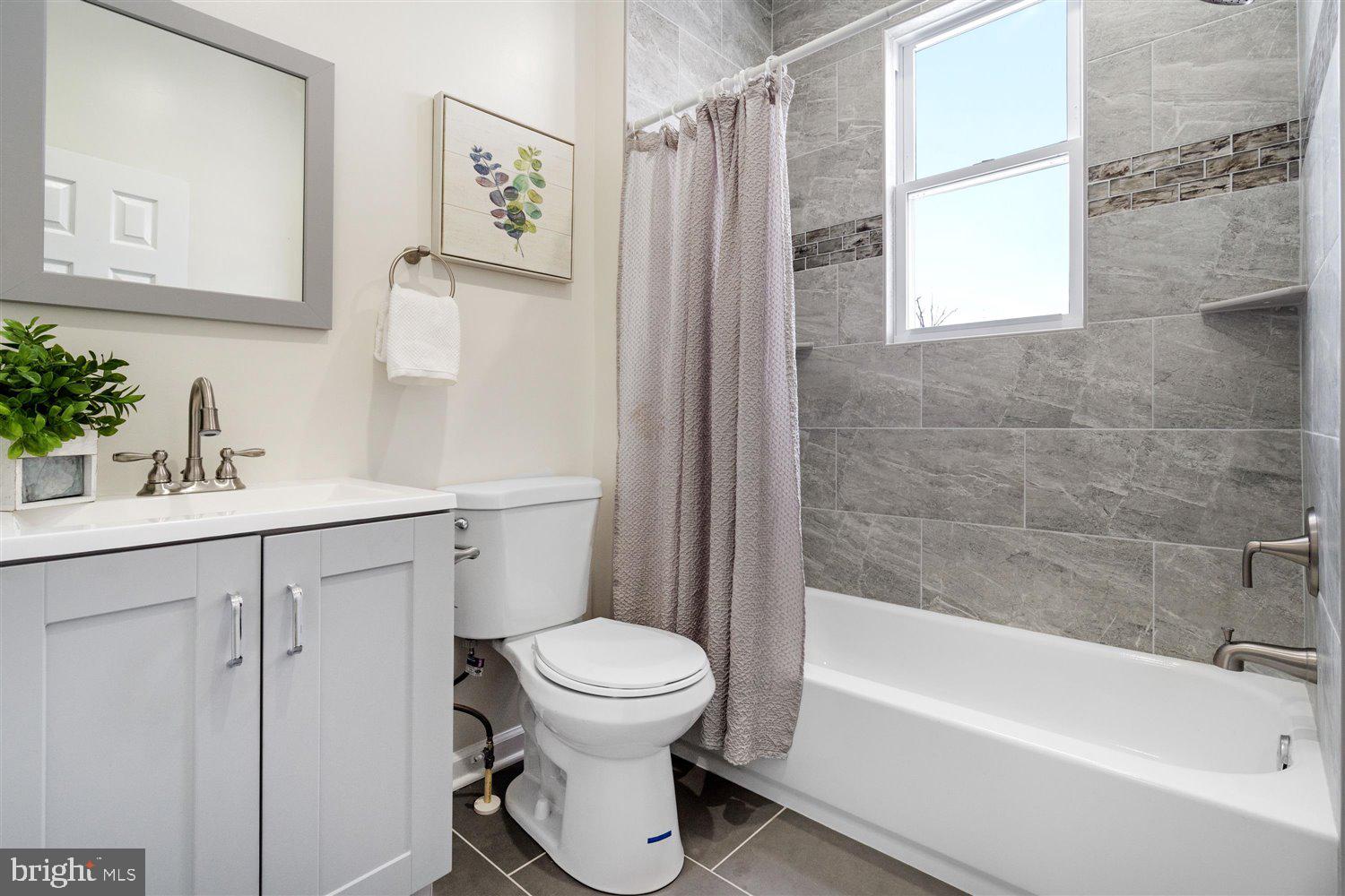 MONTEBELLO - Residential