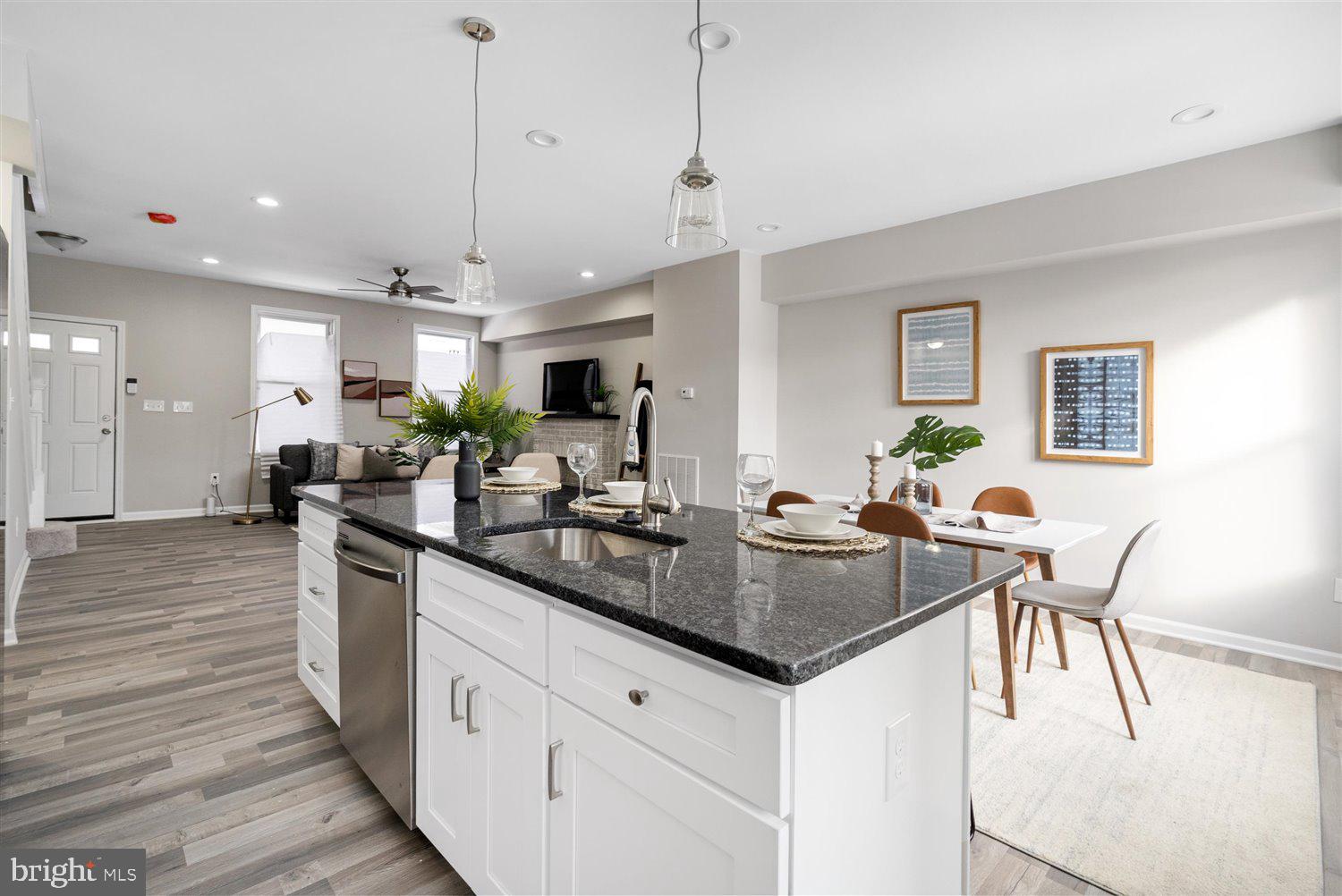 MONTEBELLO - Residential