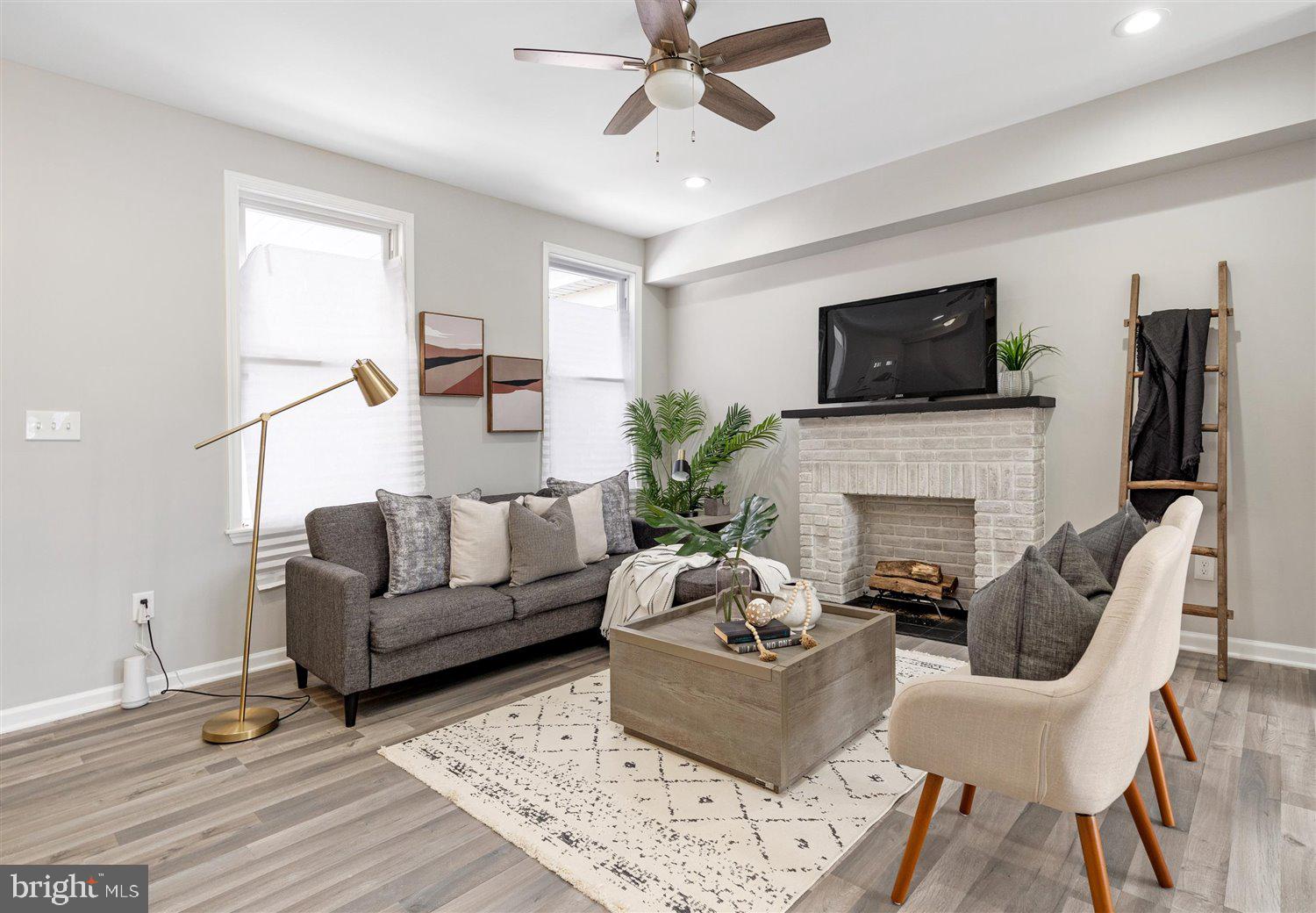 MONTEBELLO - Residential