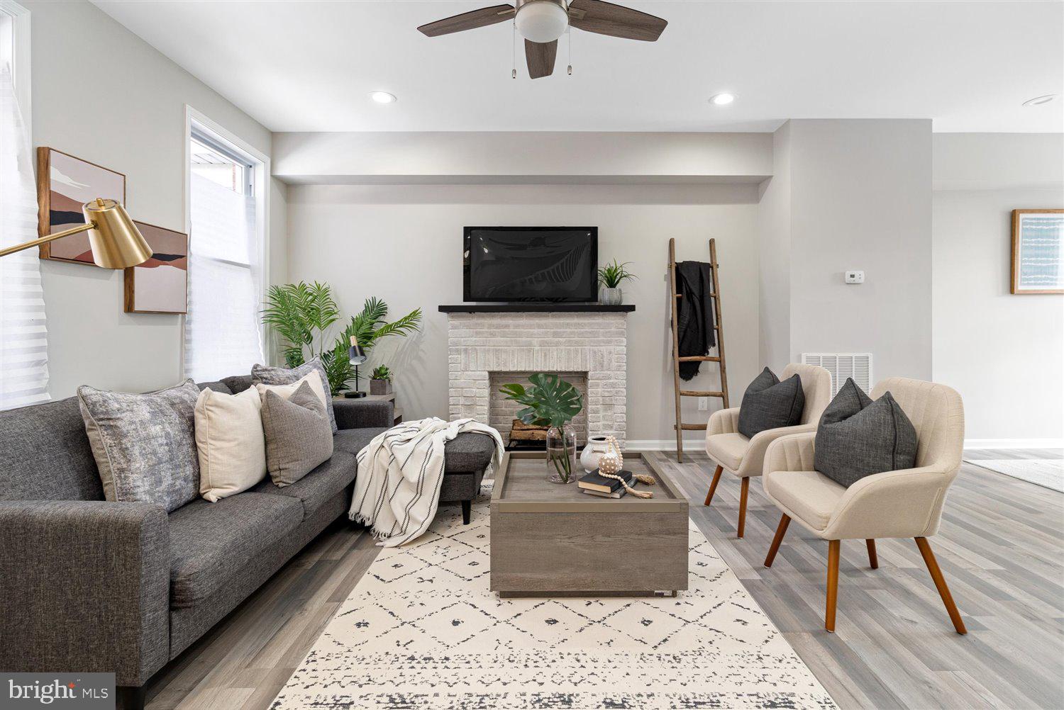 MONTEBELLO - Residential